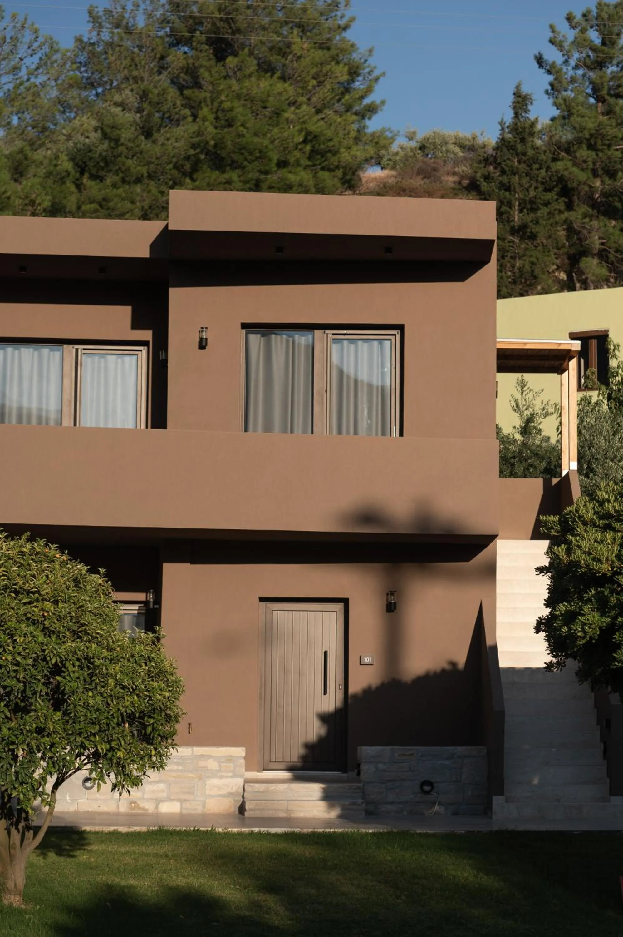 Property building in Idi Hotel