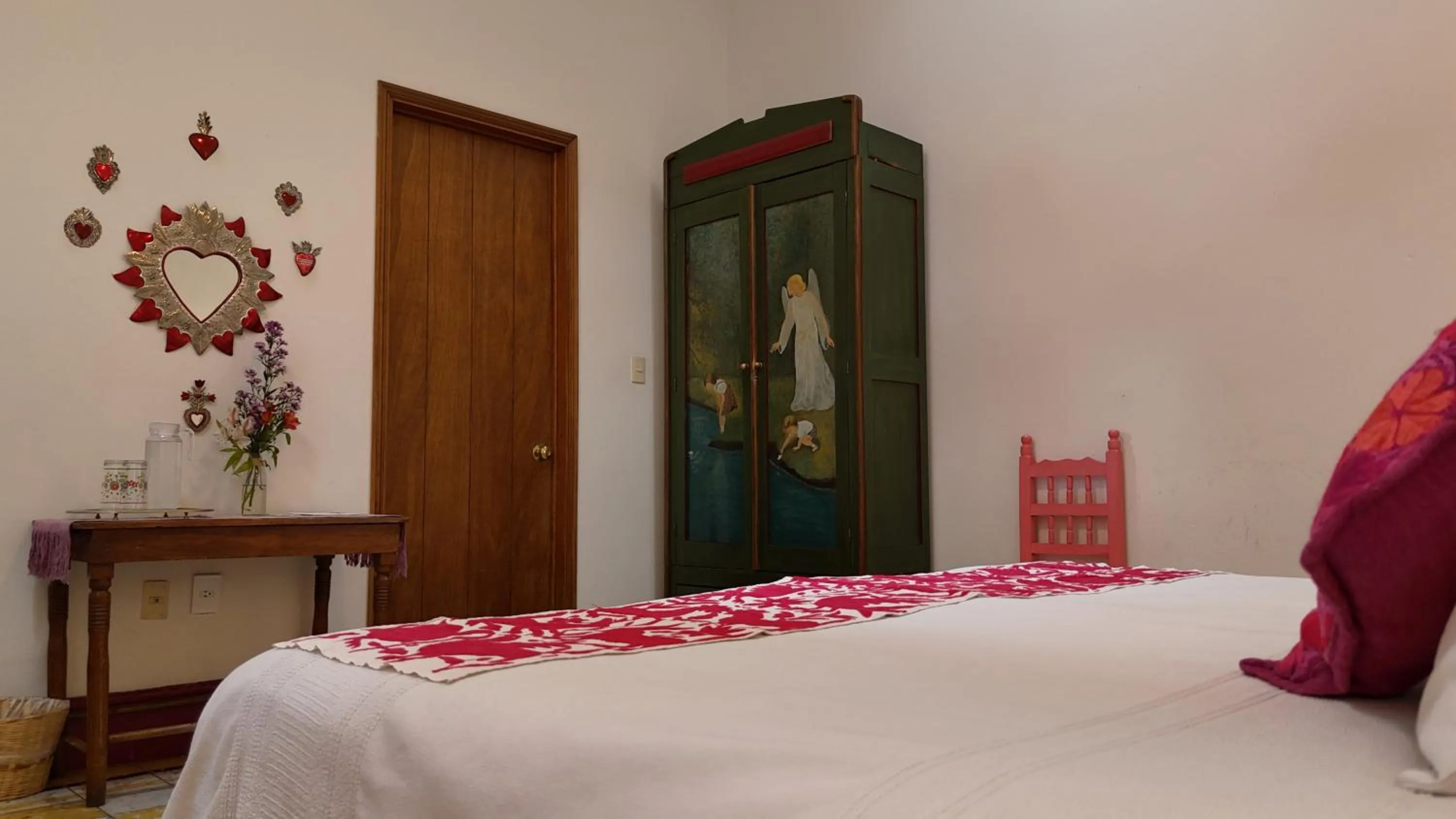 Bed in El Diablo y la Sandia B&B