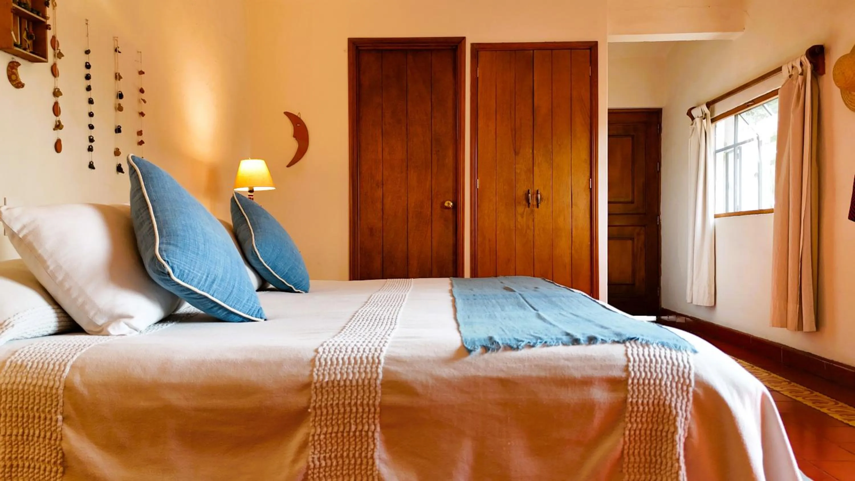 Bed in El Diablo y la Sandia B&B