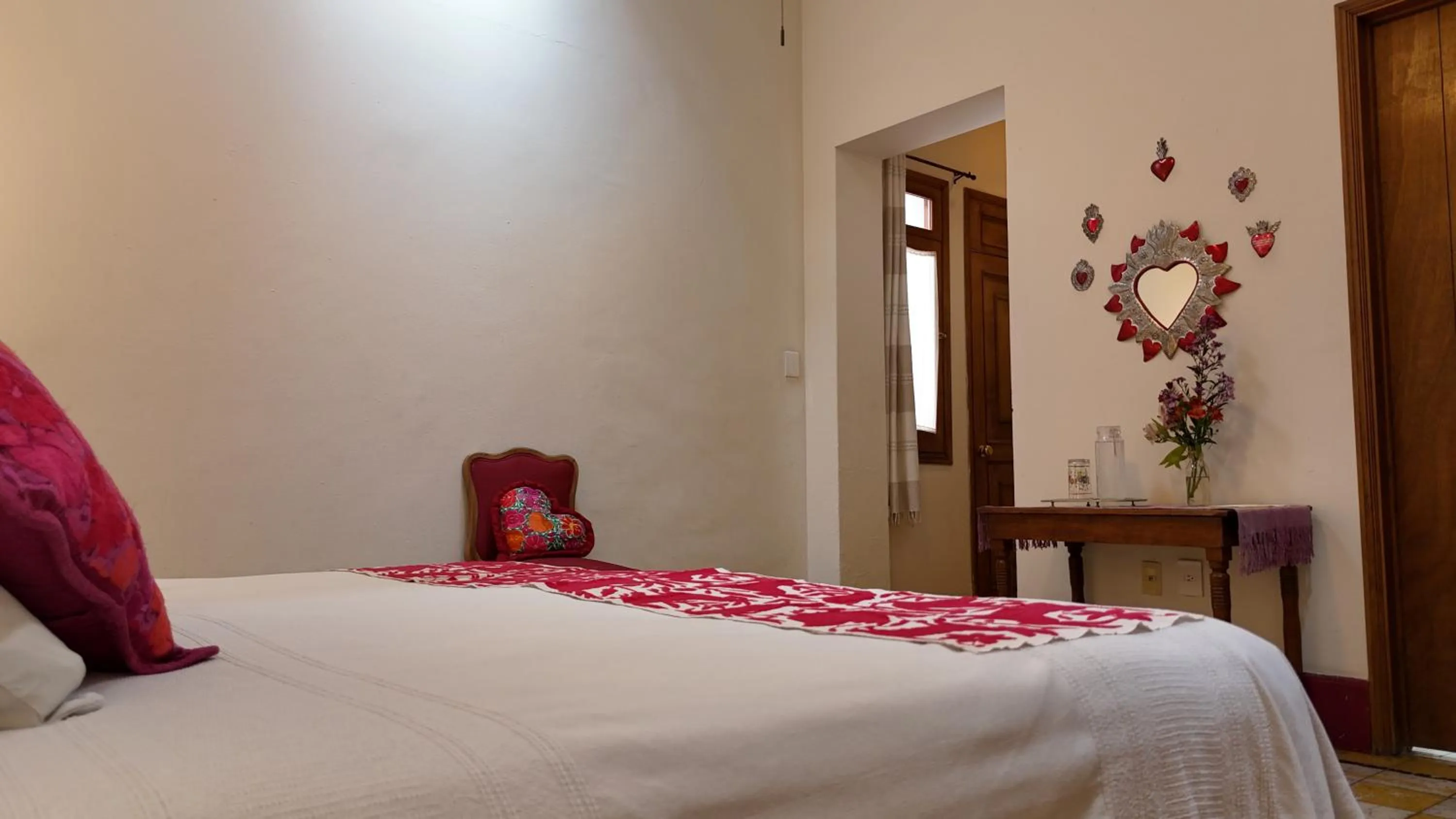 Bed in El Diablo y la Sandia B&B