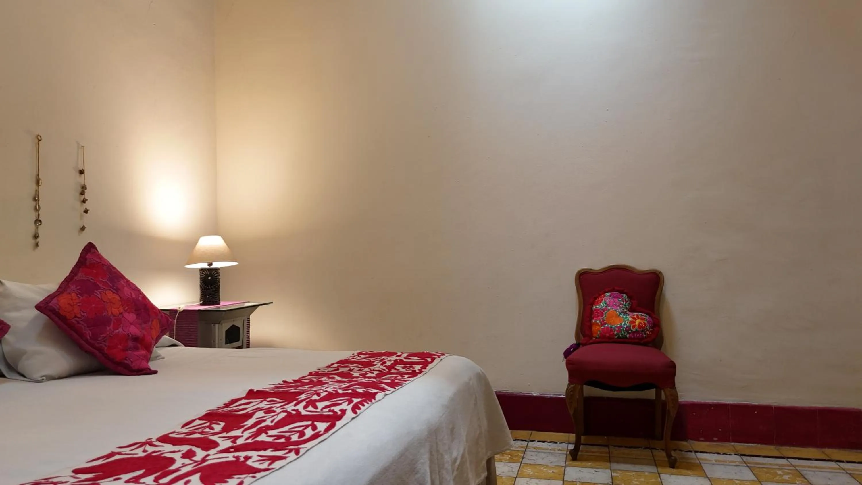 Bed in El Diablo y la Sandia B&B