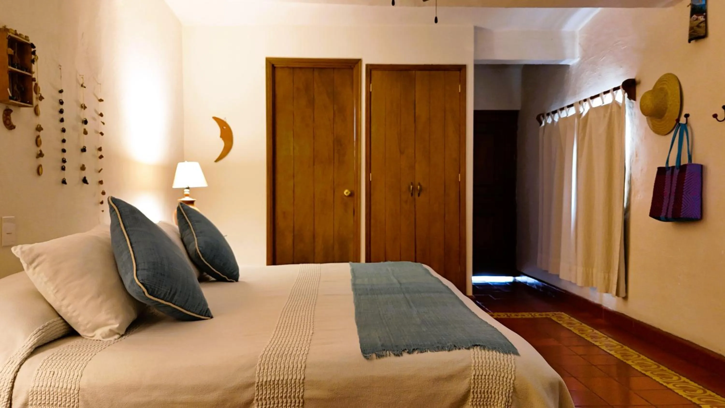 Bed in El Diablo y la Sandia B&B