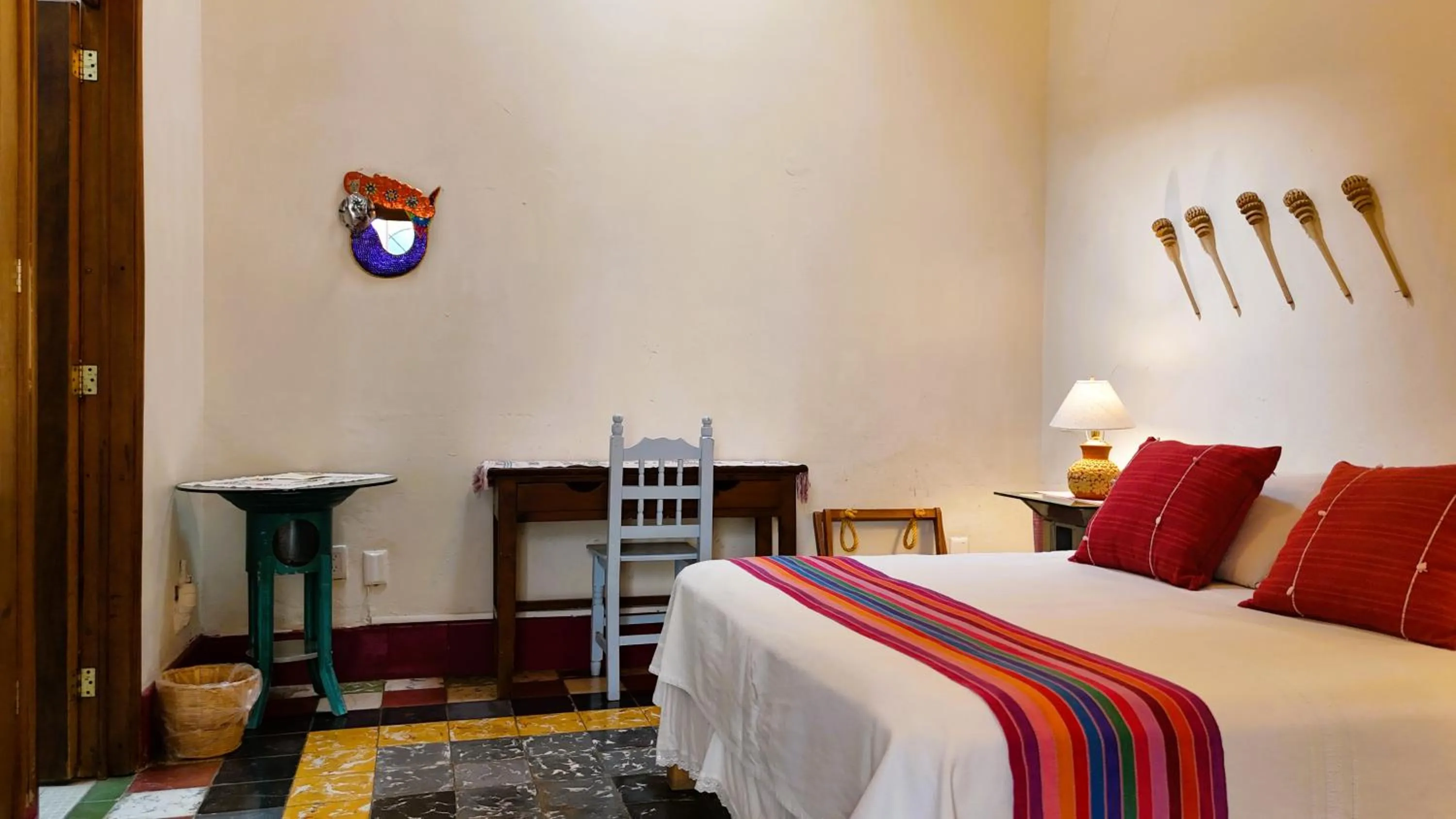 Bed in El Diablo y la Sandia B&B