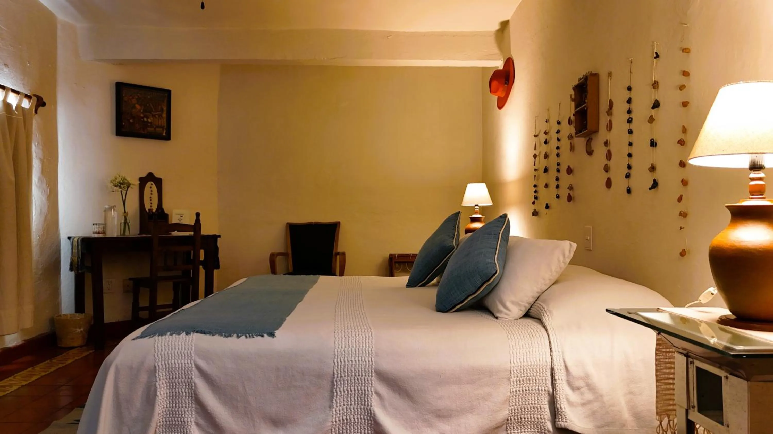 Bed in El Diablo y la Sandia B&B