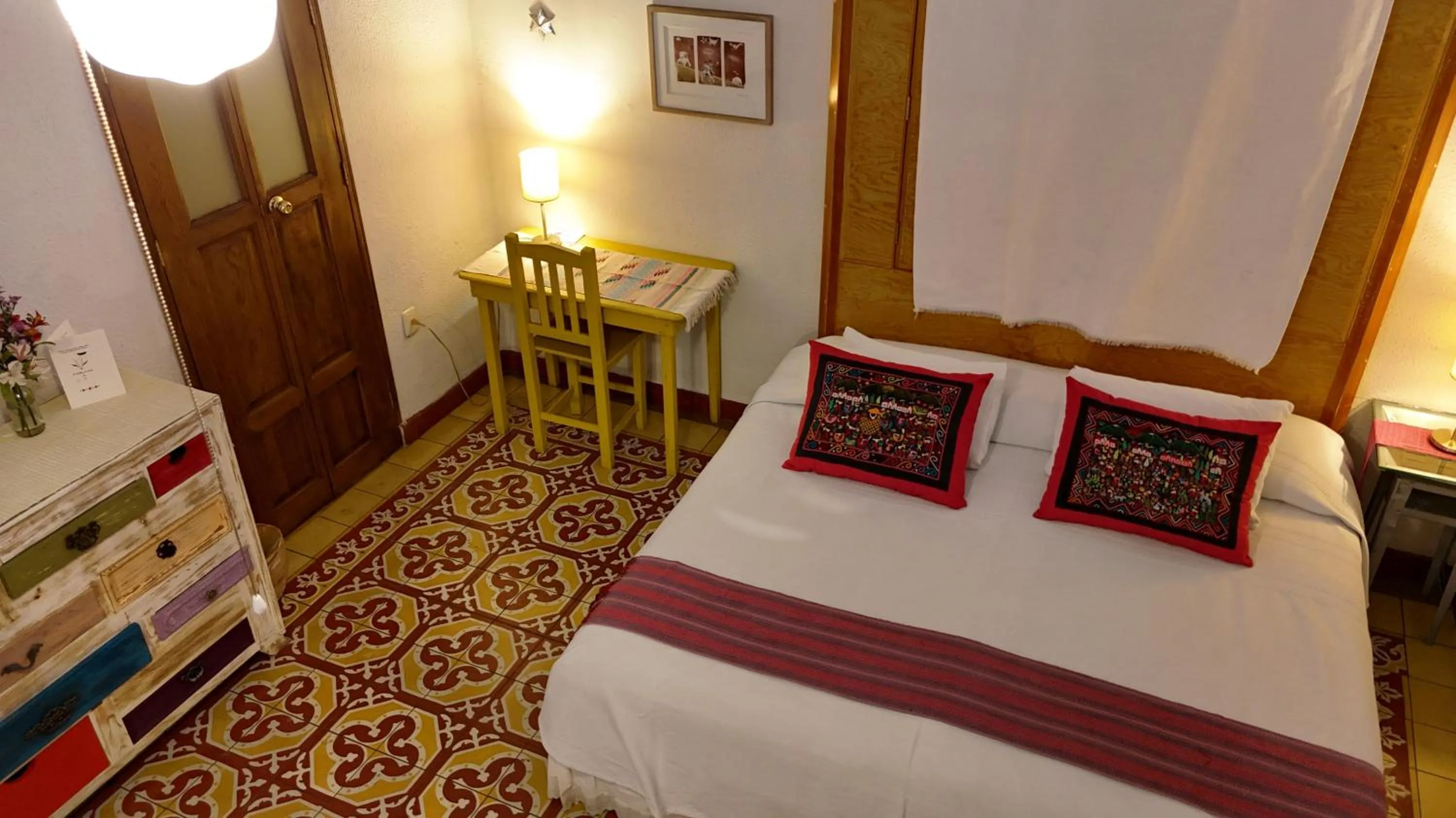 Bed in El Diablo y la Sandia B&B