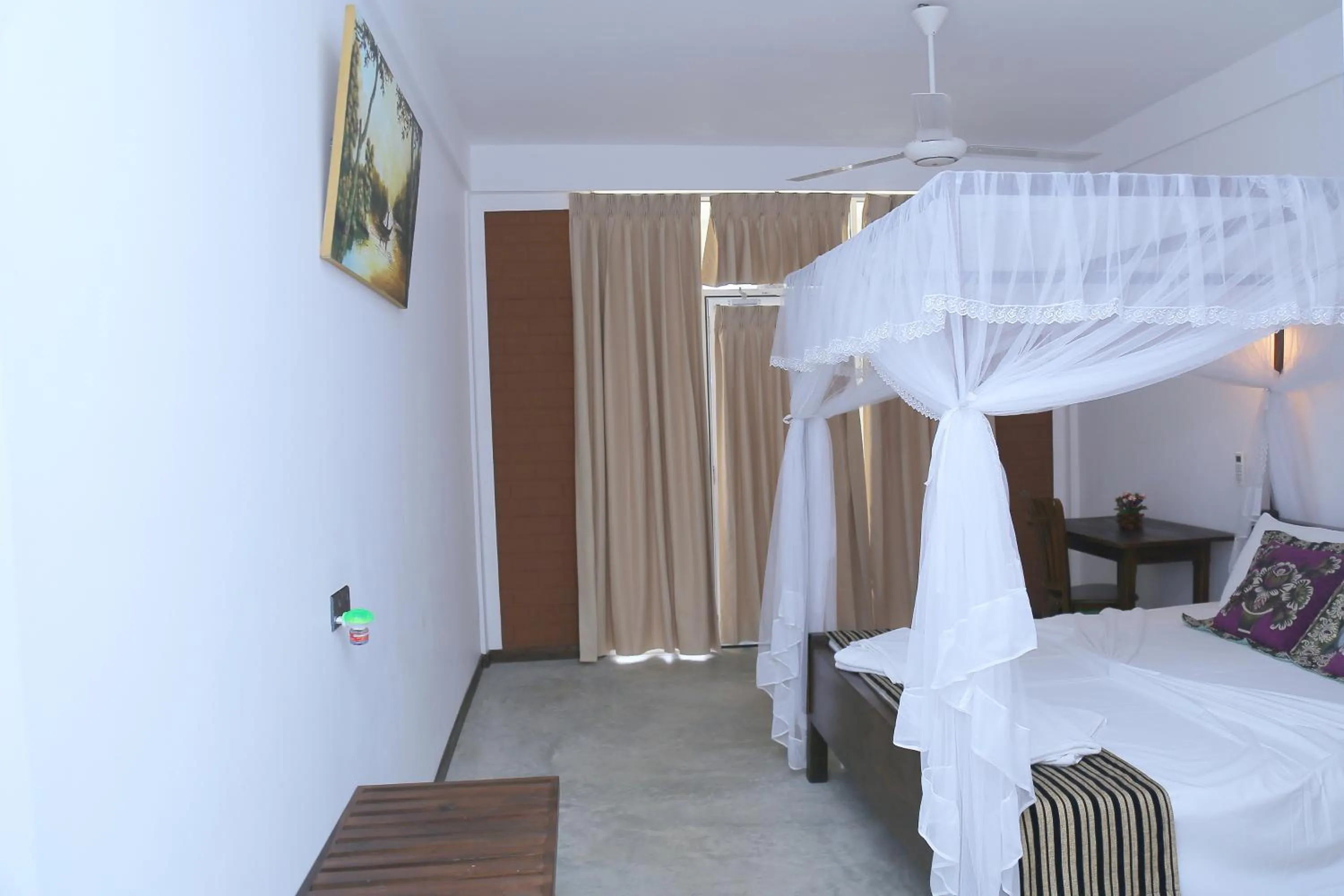 Photo of the whole room, Bed in Sigiriya Rock Hide