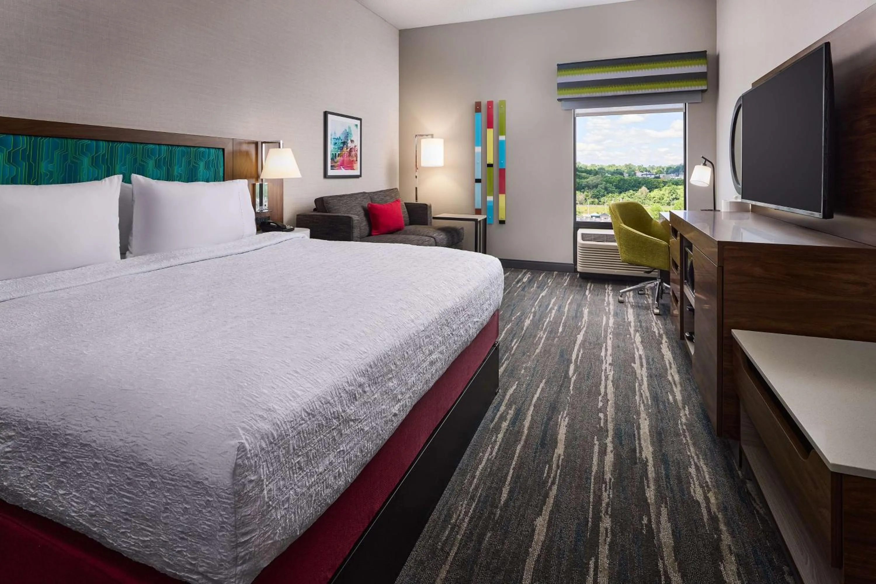 Bed in Hampton Inn Massillon