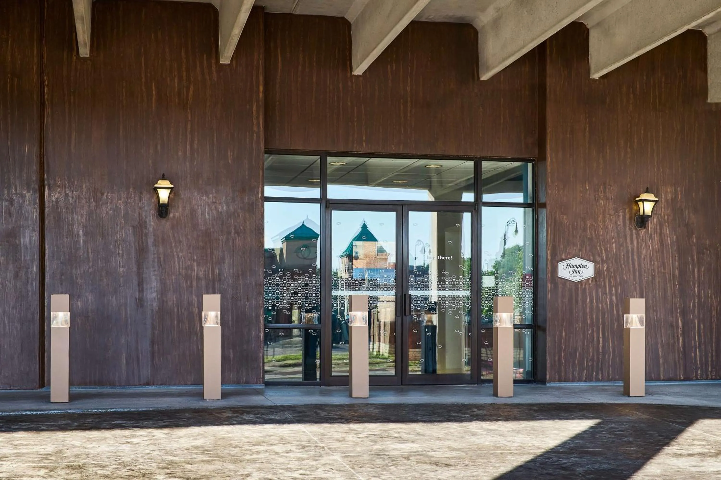 Property building in Hampton Inn Massillon