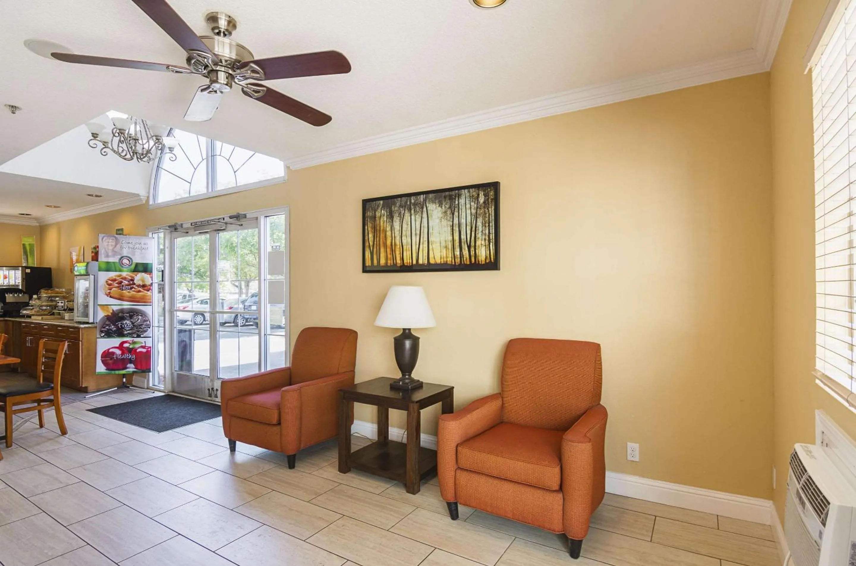 Lobby or reception in Quality Inn Fresno Yosemite Airport