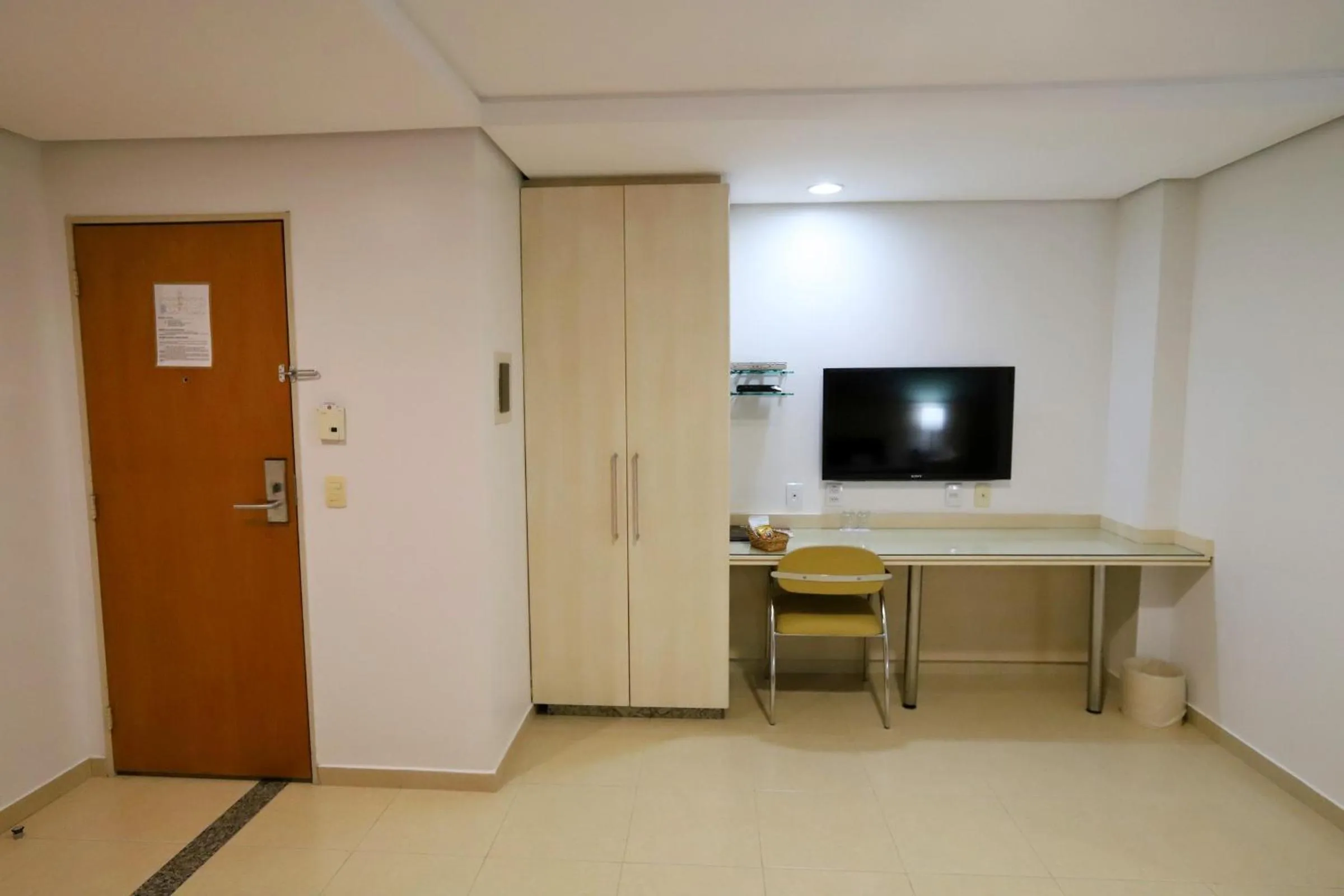 Communal lounge/ TV room in Hotel Maione