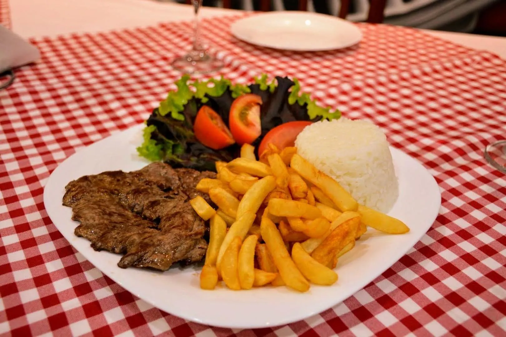 Restaurant/places to eat in Hotel Maione