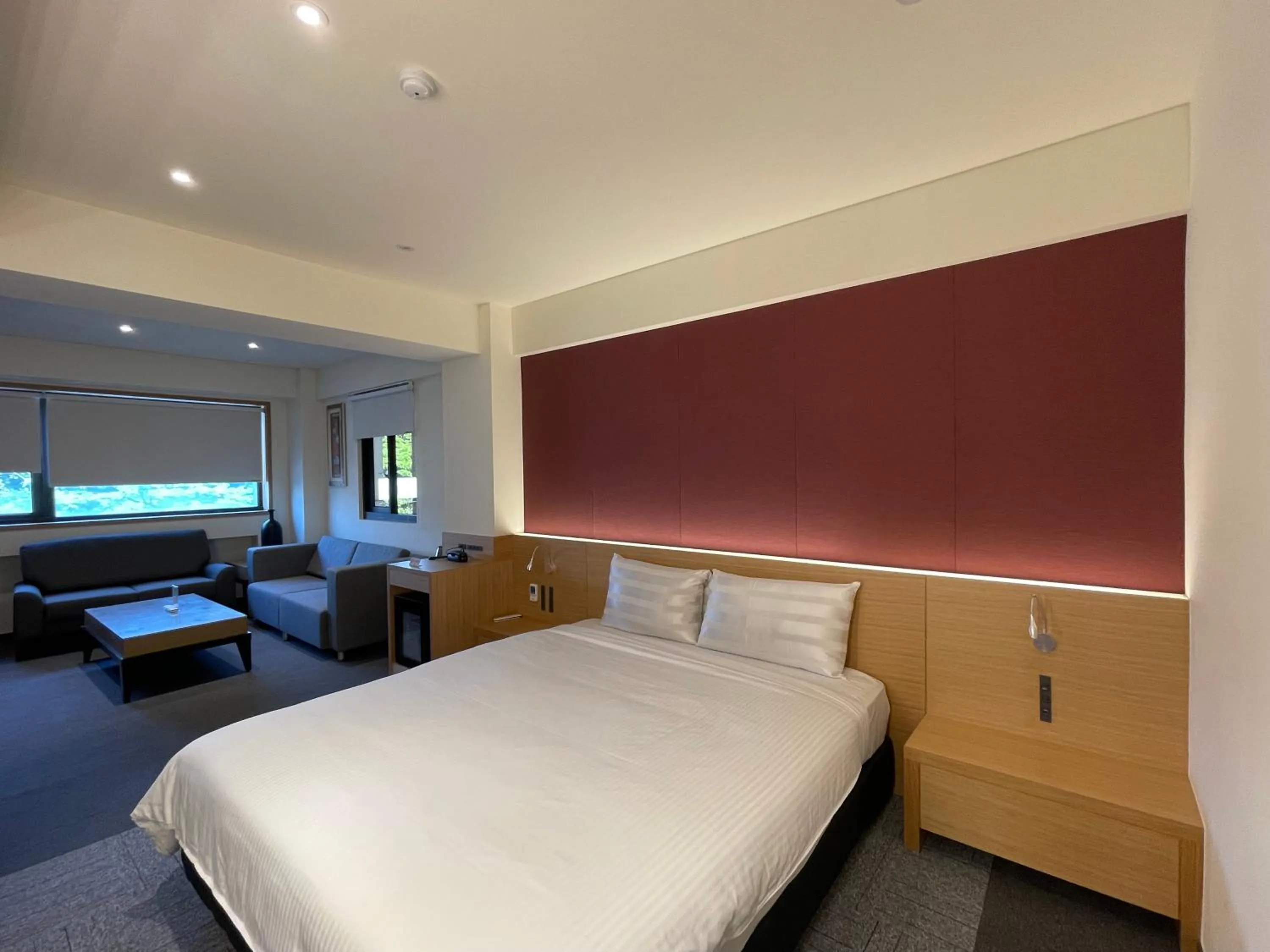 Photo of the whole room, Bed in Fu Kuang Hotel