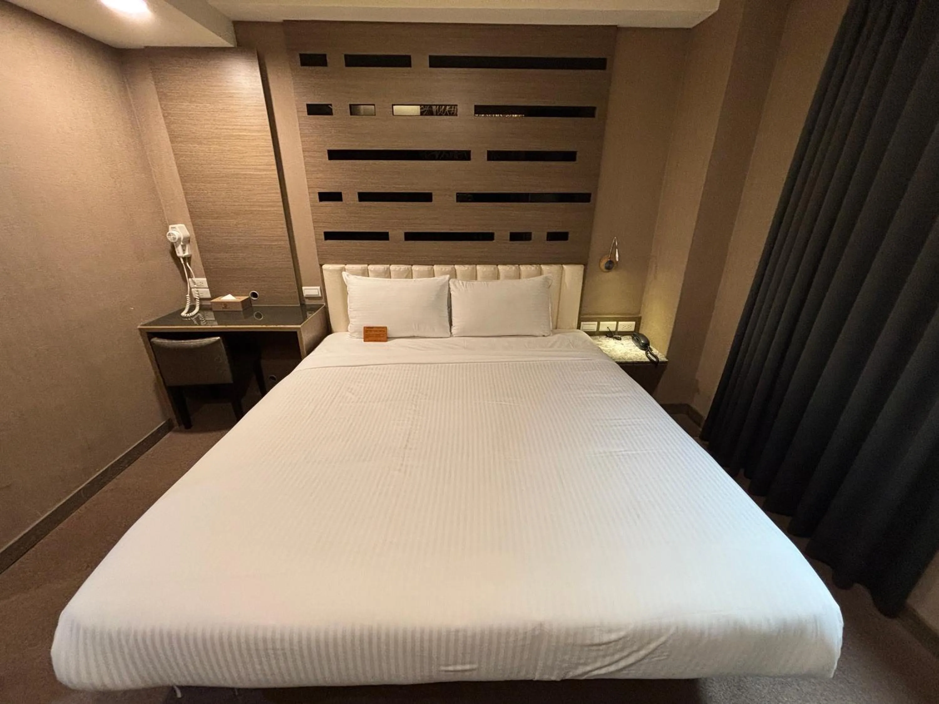 Bed in Fu Kuang Hotel