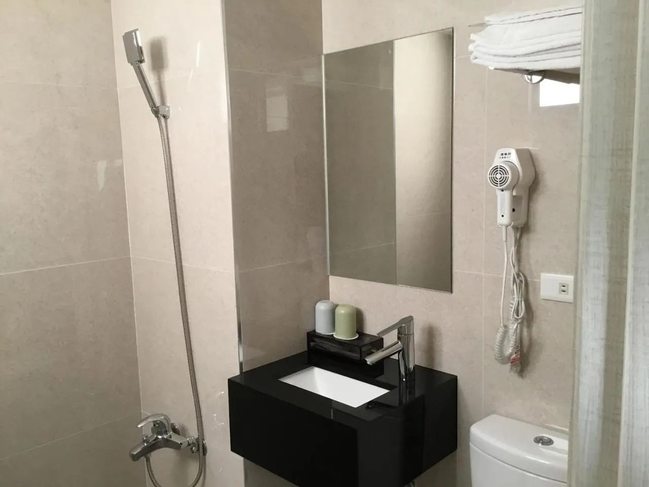 Shower in Fu Kuang Hotel