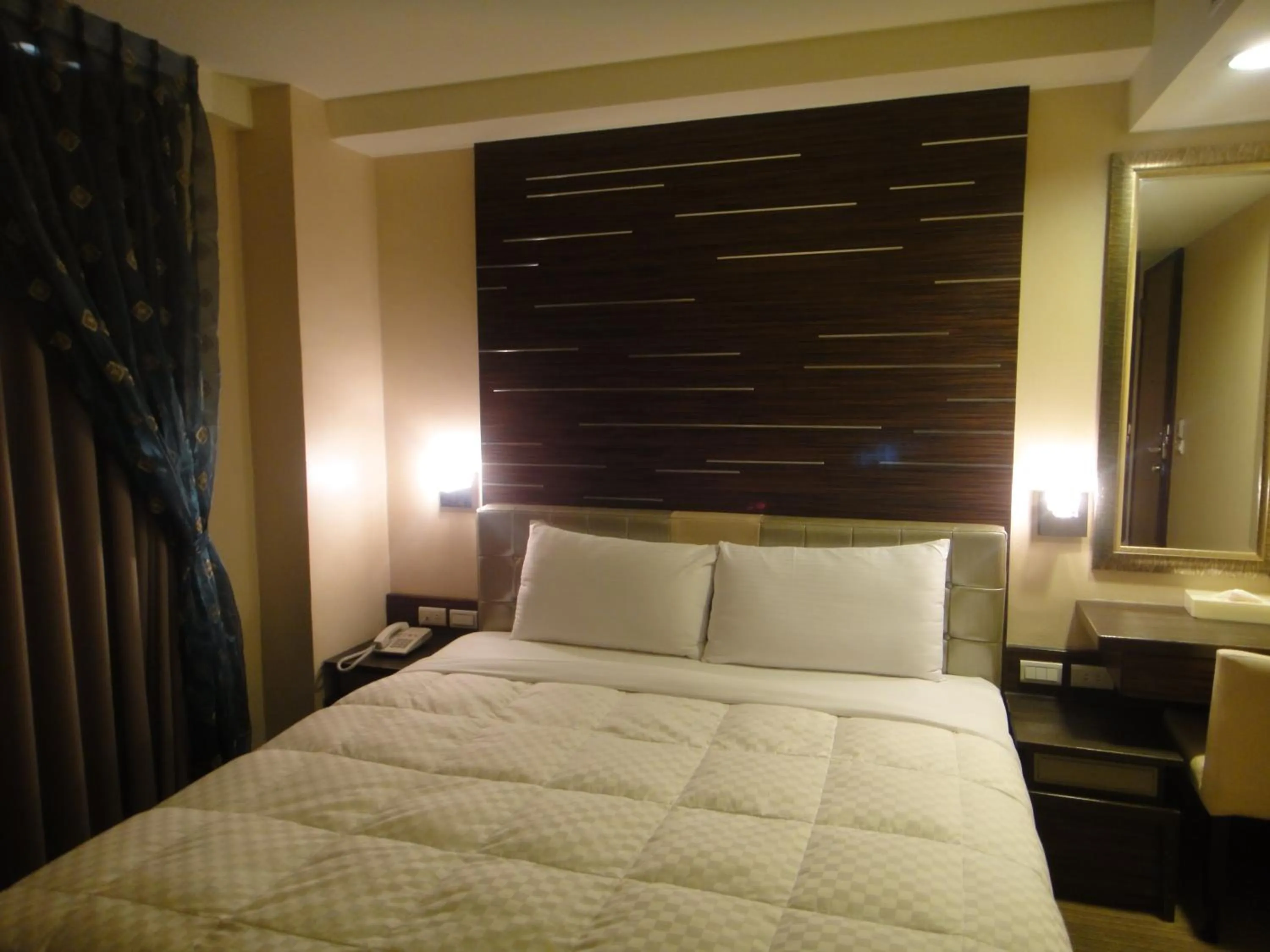 Bed in Fu Kuang Hotel