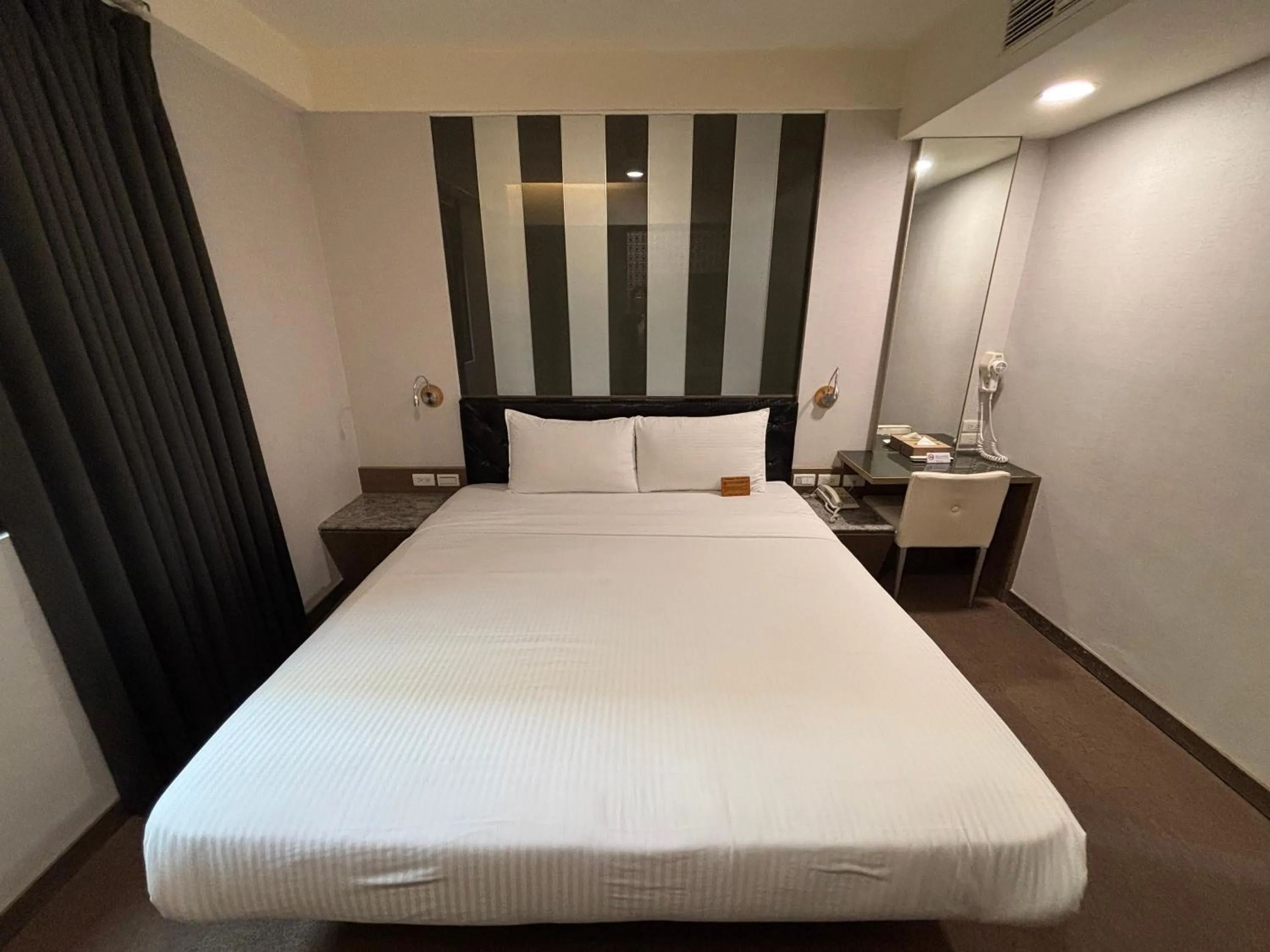 Bed in Fu Kuang Hotel