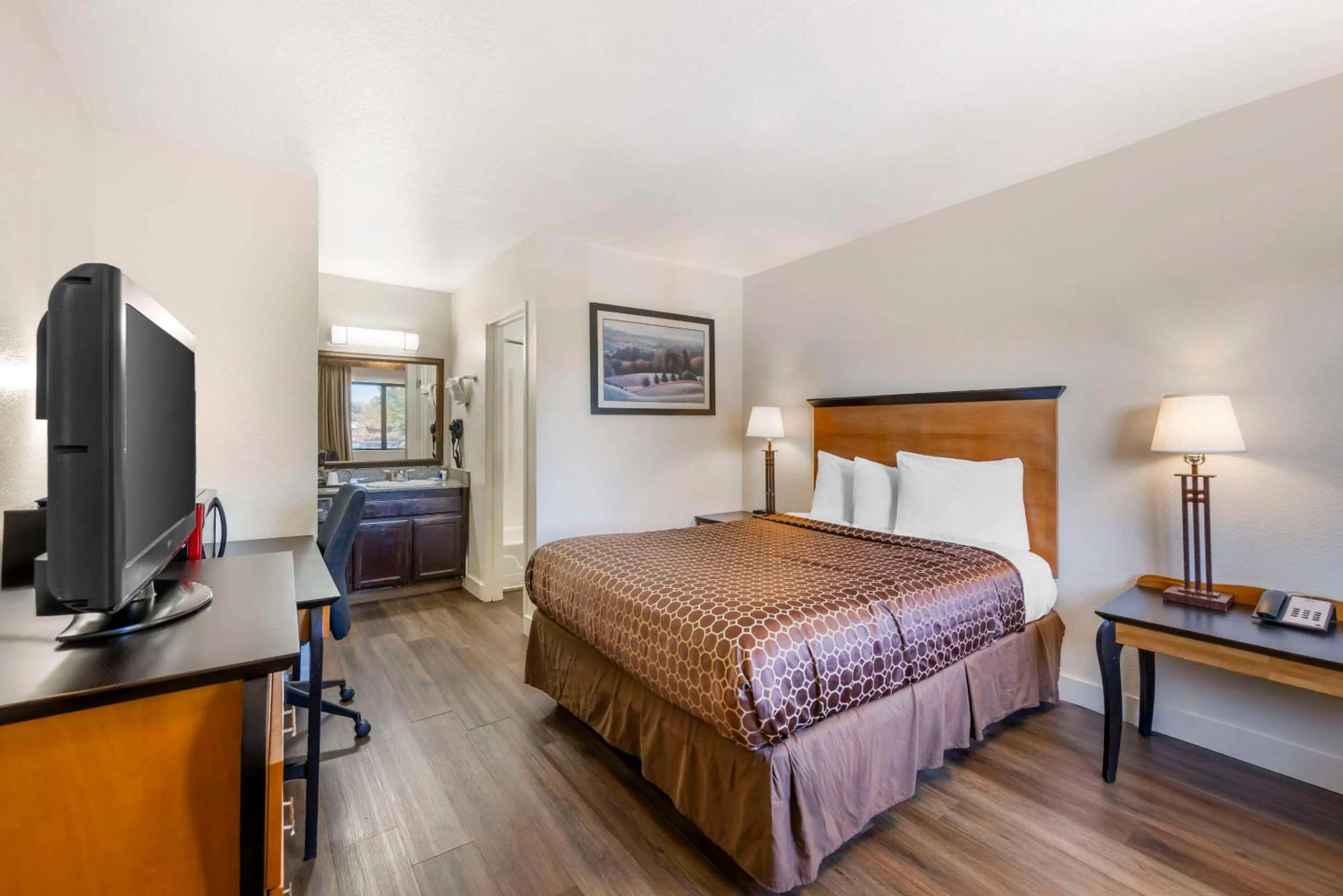 Bedroom, Bed in Rodeway Inn at Nevada State Capitol