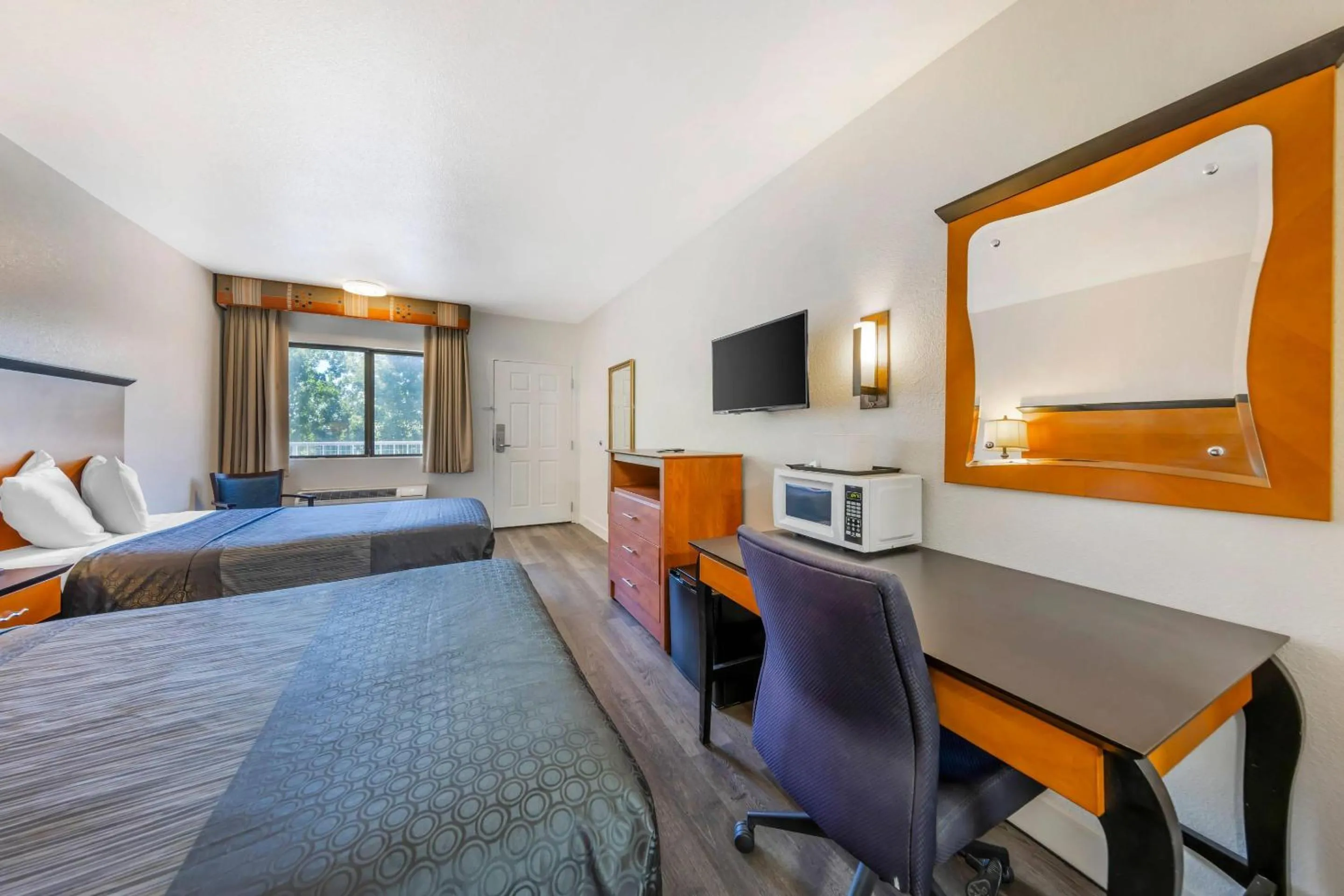 Bedroom, Bed in Rodeway Inn at Nevada State Capitol