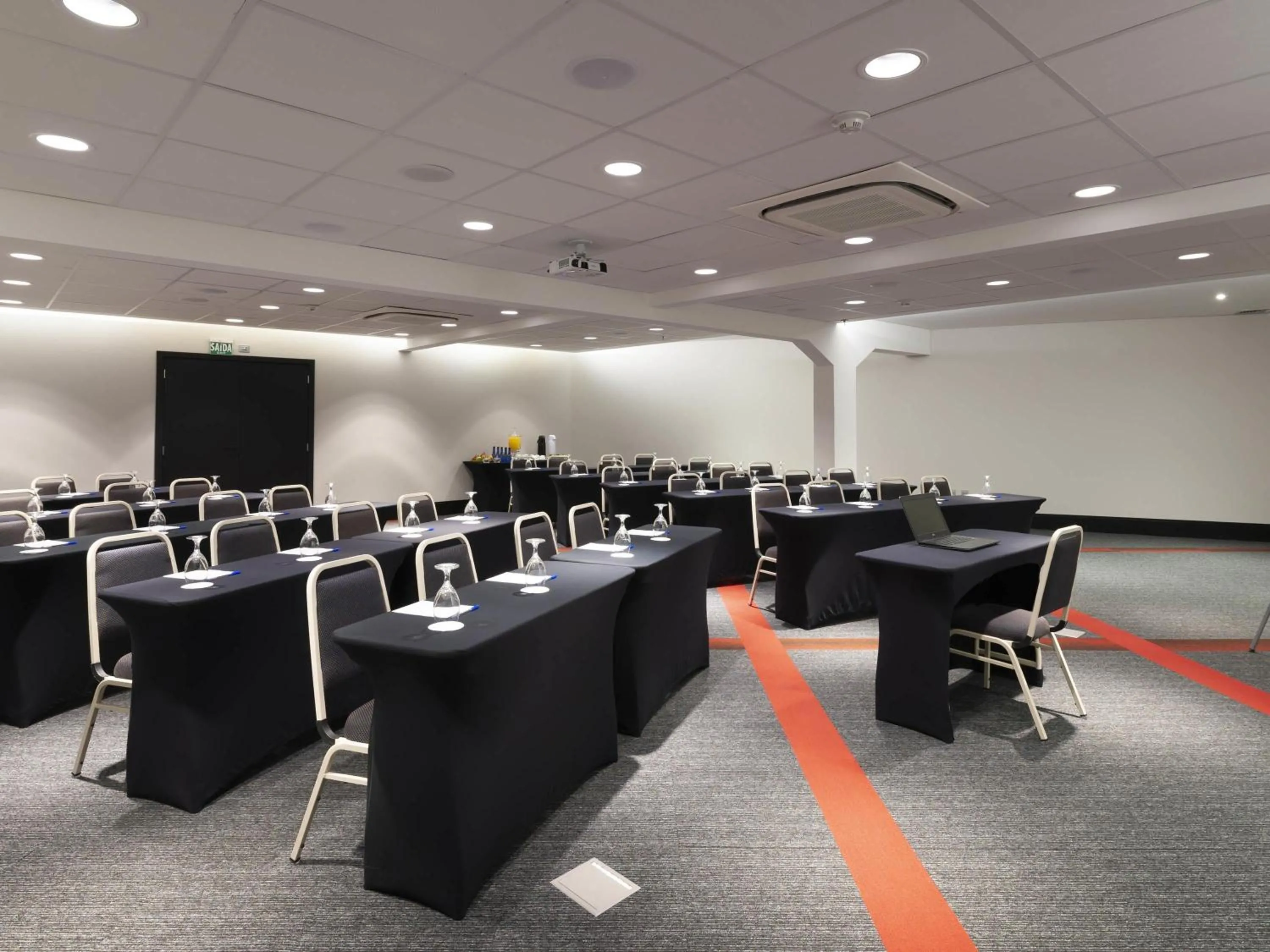 Meeting/conference room in Novotel Itajai