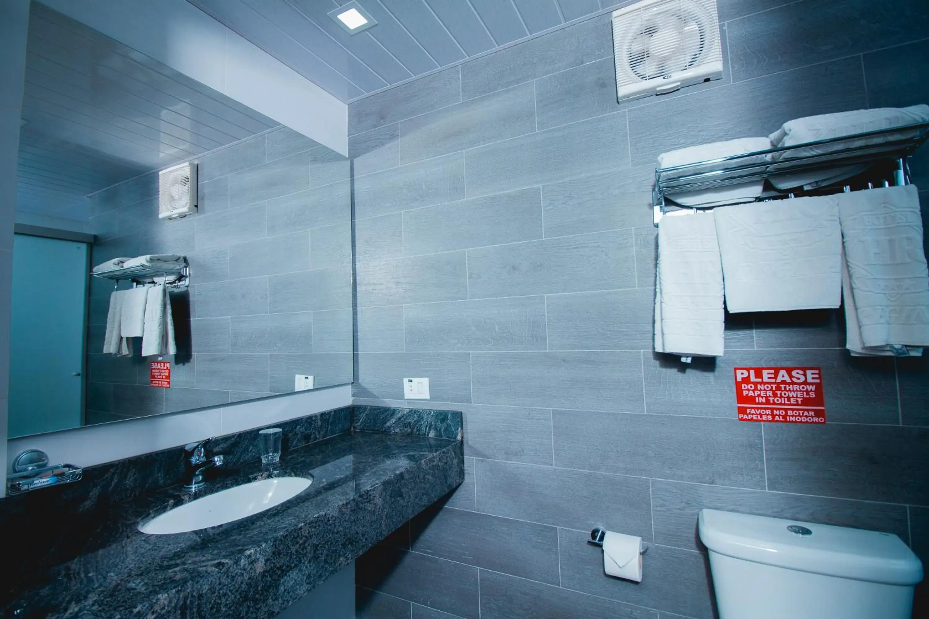 Twin Room in Hotel Regina Twin Room in Hotel Regina