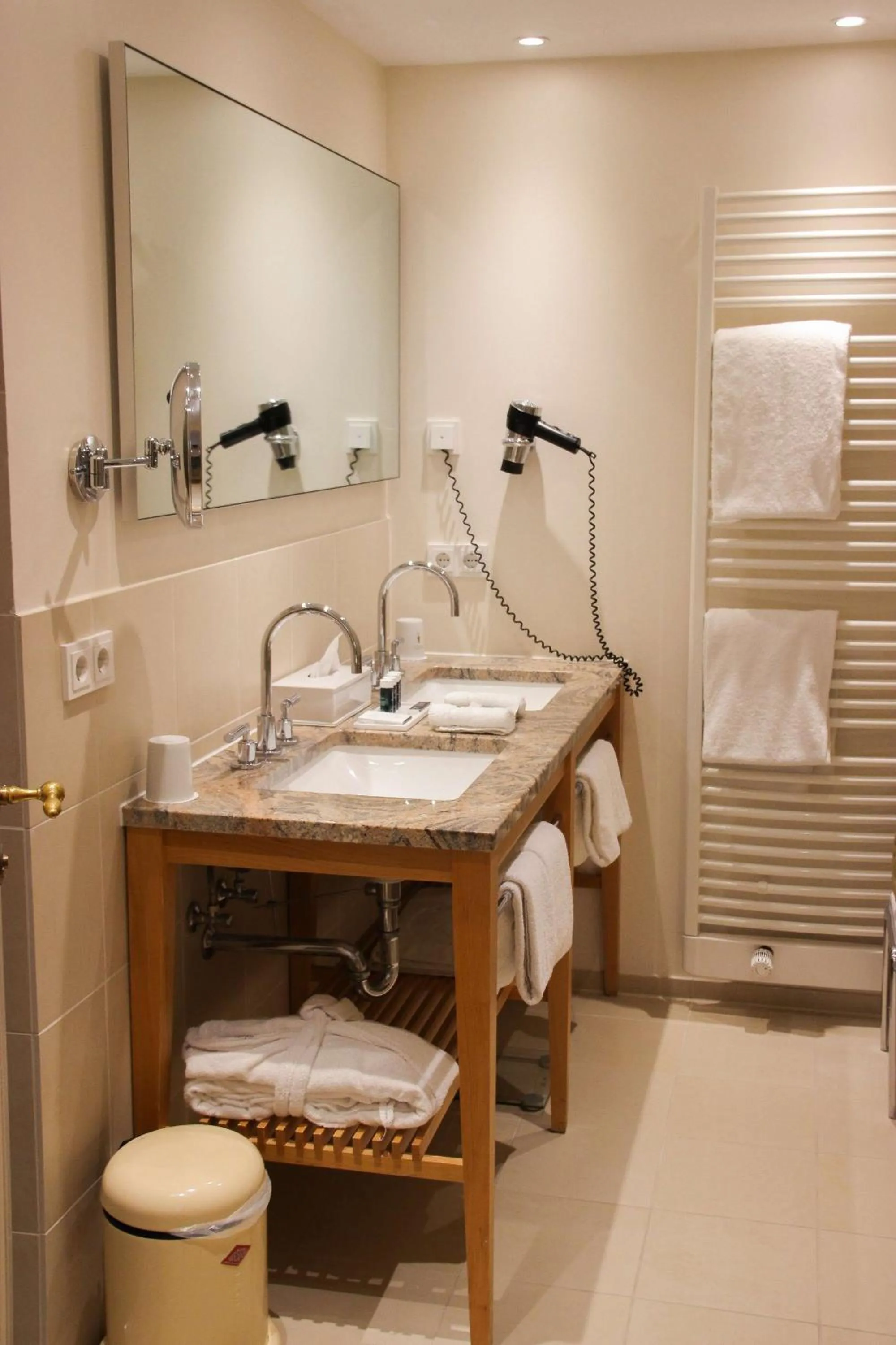 Bedroom in Schlosshotel Münchhausen