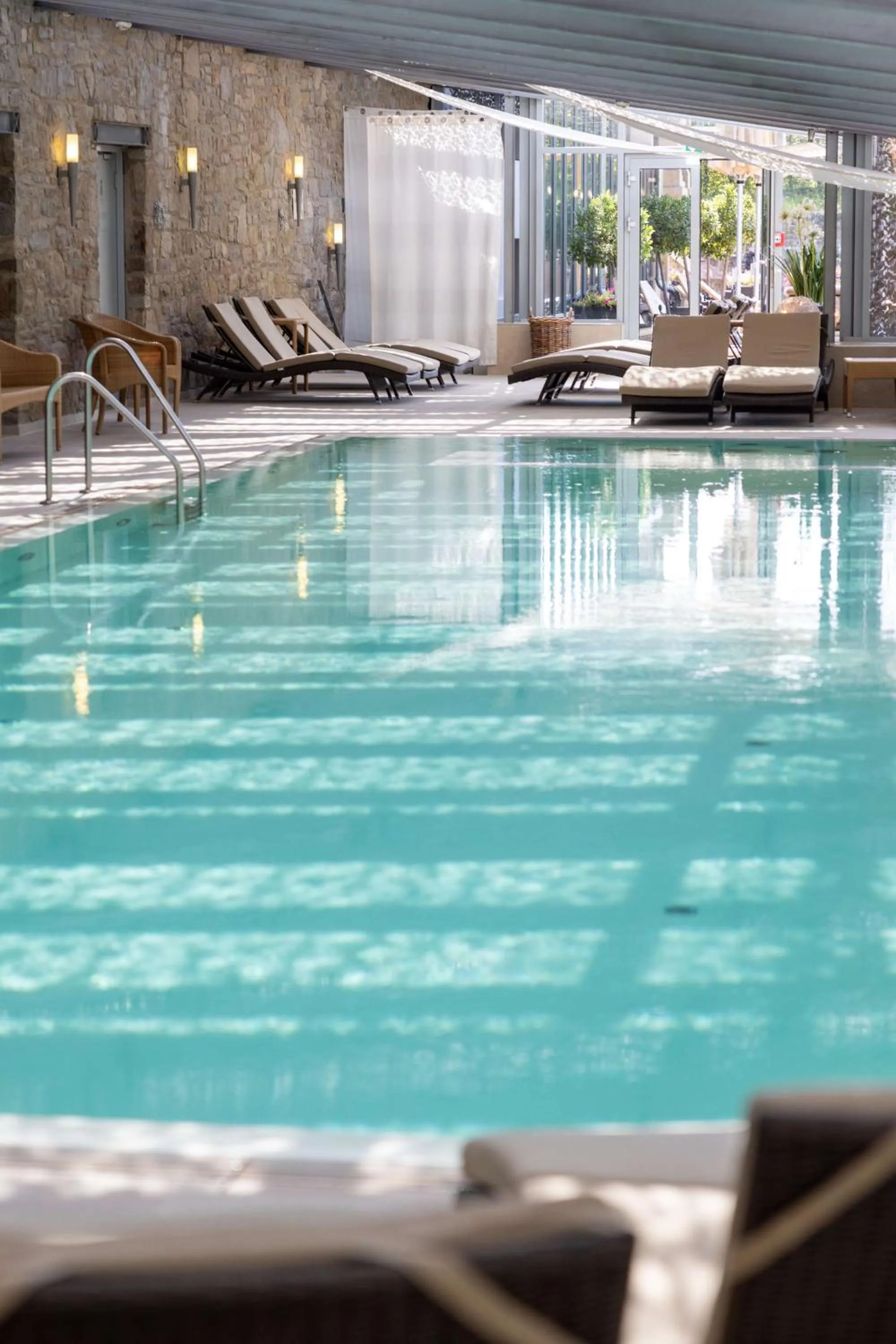 Pool view in Schlosshotel Münchhausen