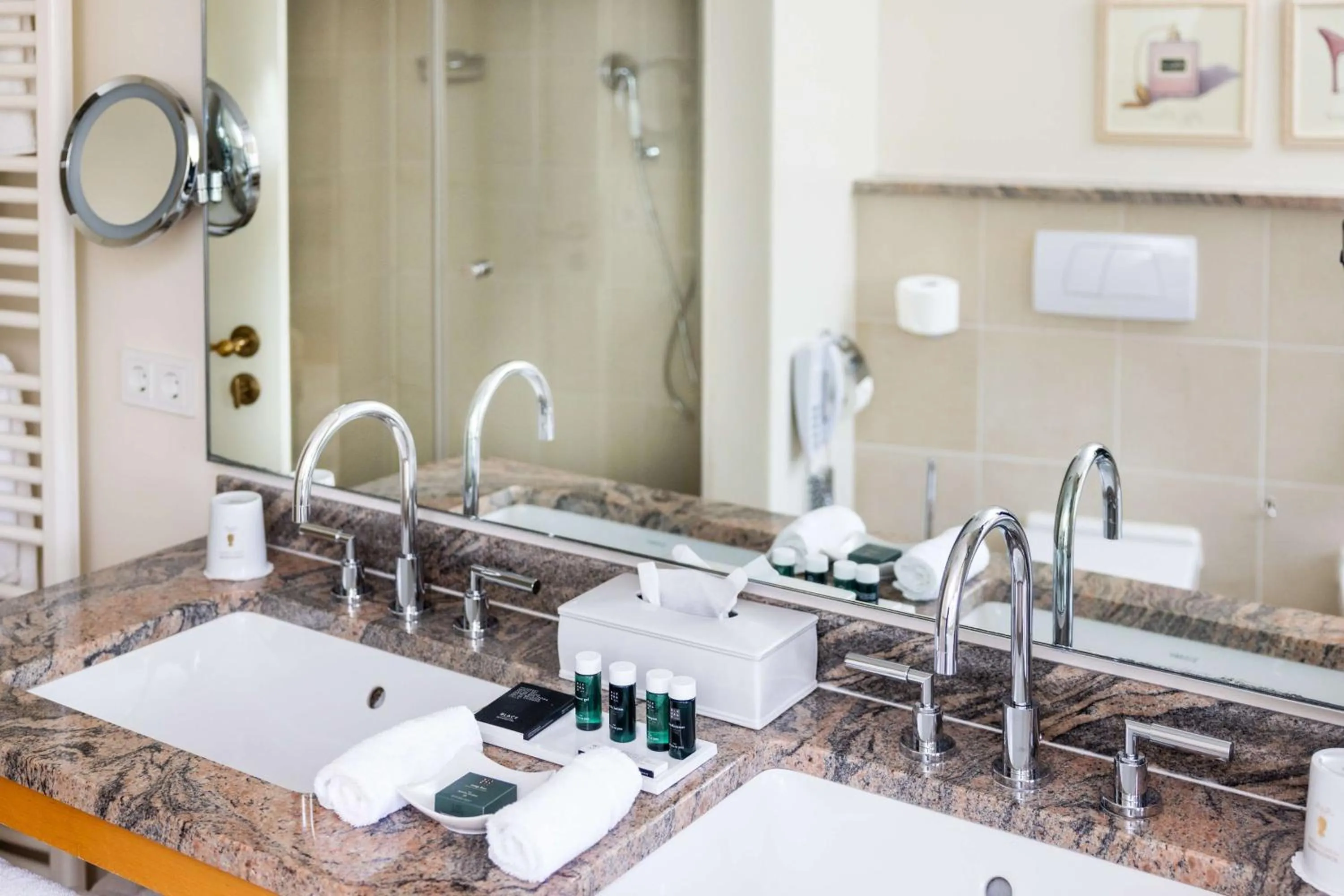 Bathroom in Schlosshotel Münchhausen