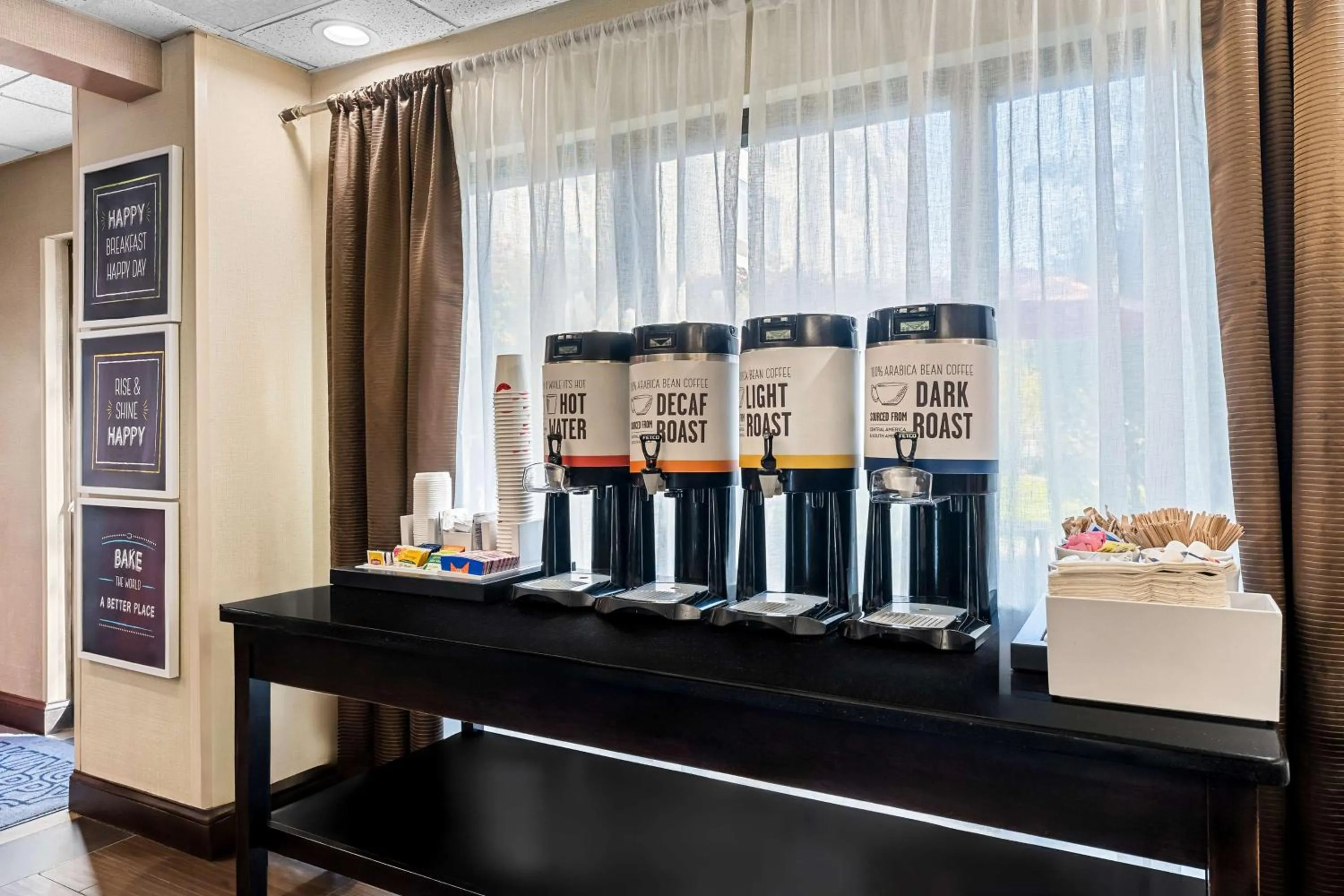 Dining area in Hampton Inn Stroudsburg Poconos