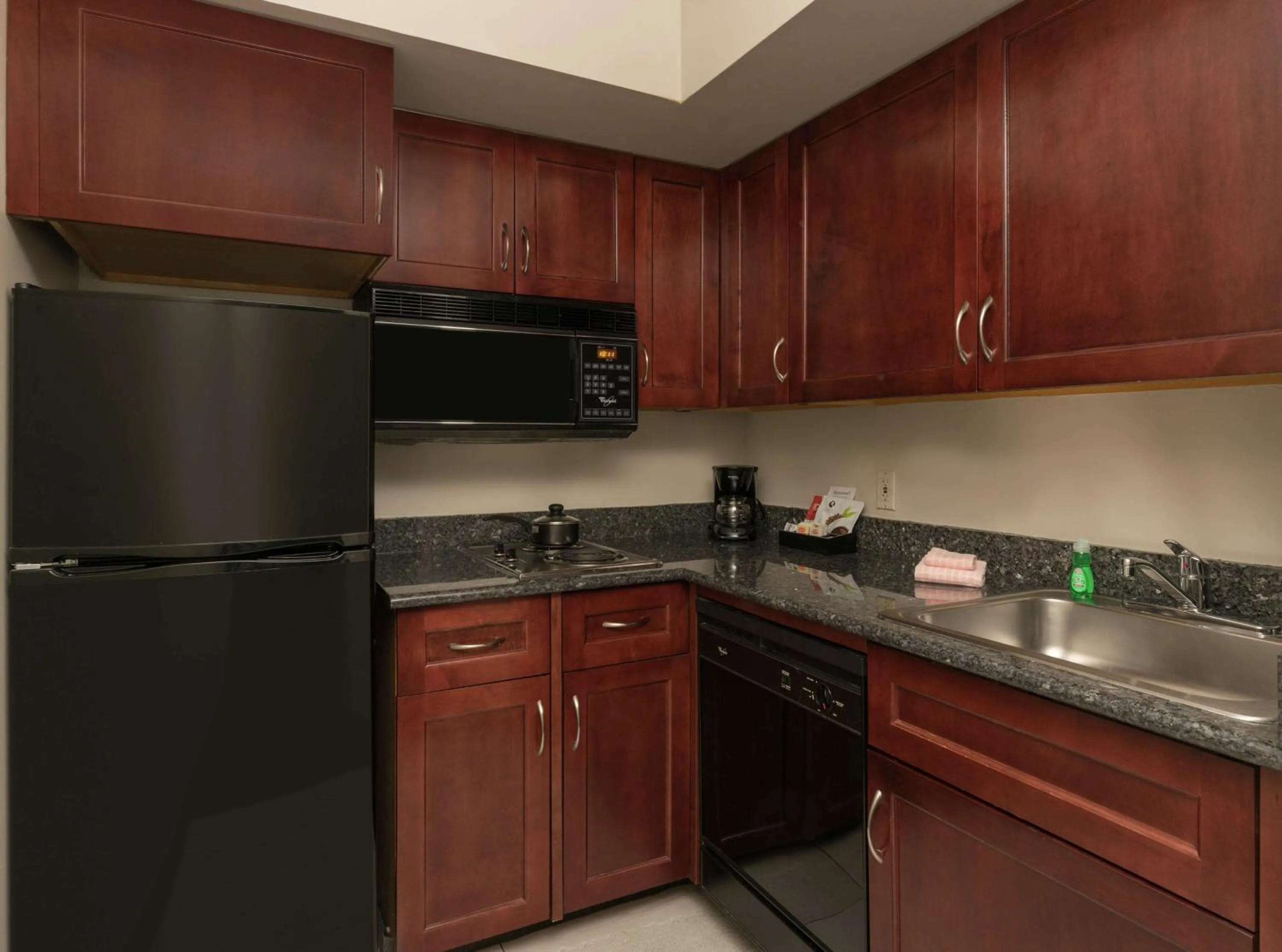 Kitchen or kitchenette in Homewood Suites by Hilton Chicago - Schaumburg
