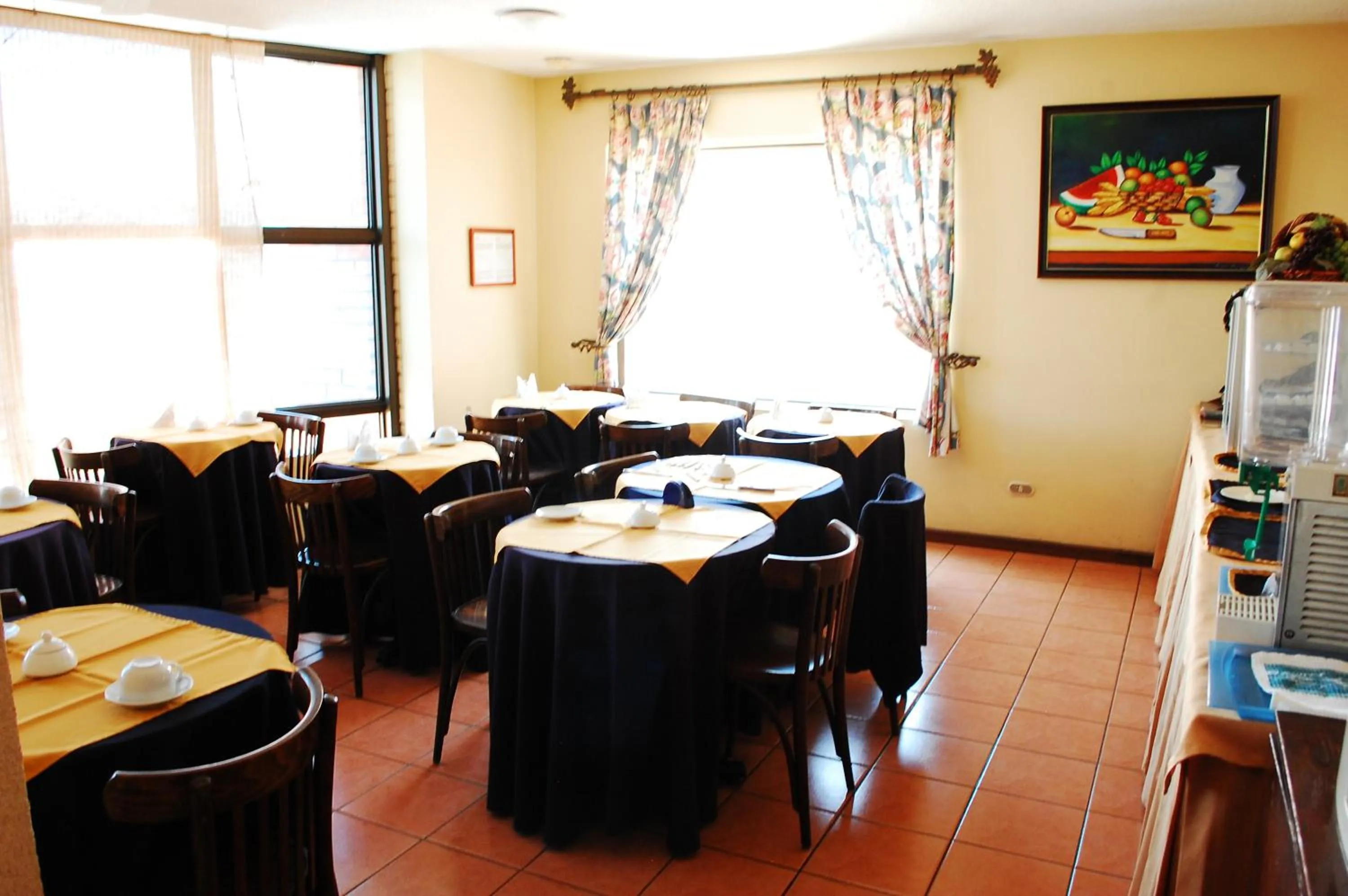 Restaurant/places to eat in Hotel Americano