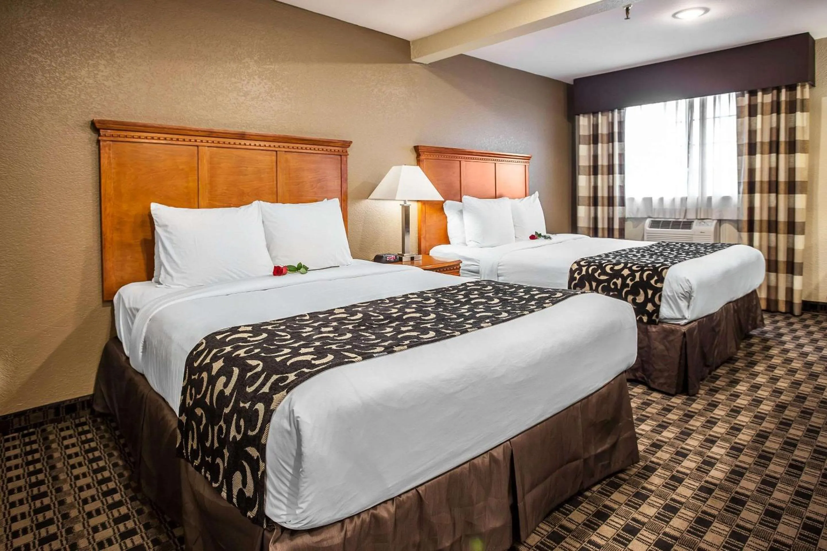 Bedroom, Bed in Clarion Inn Renton-Seattle