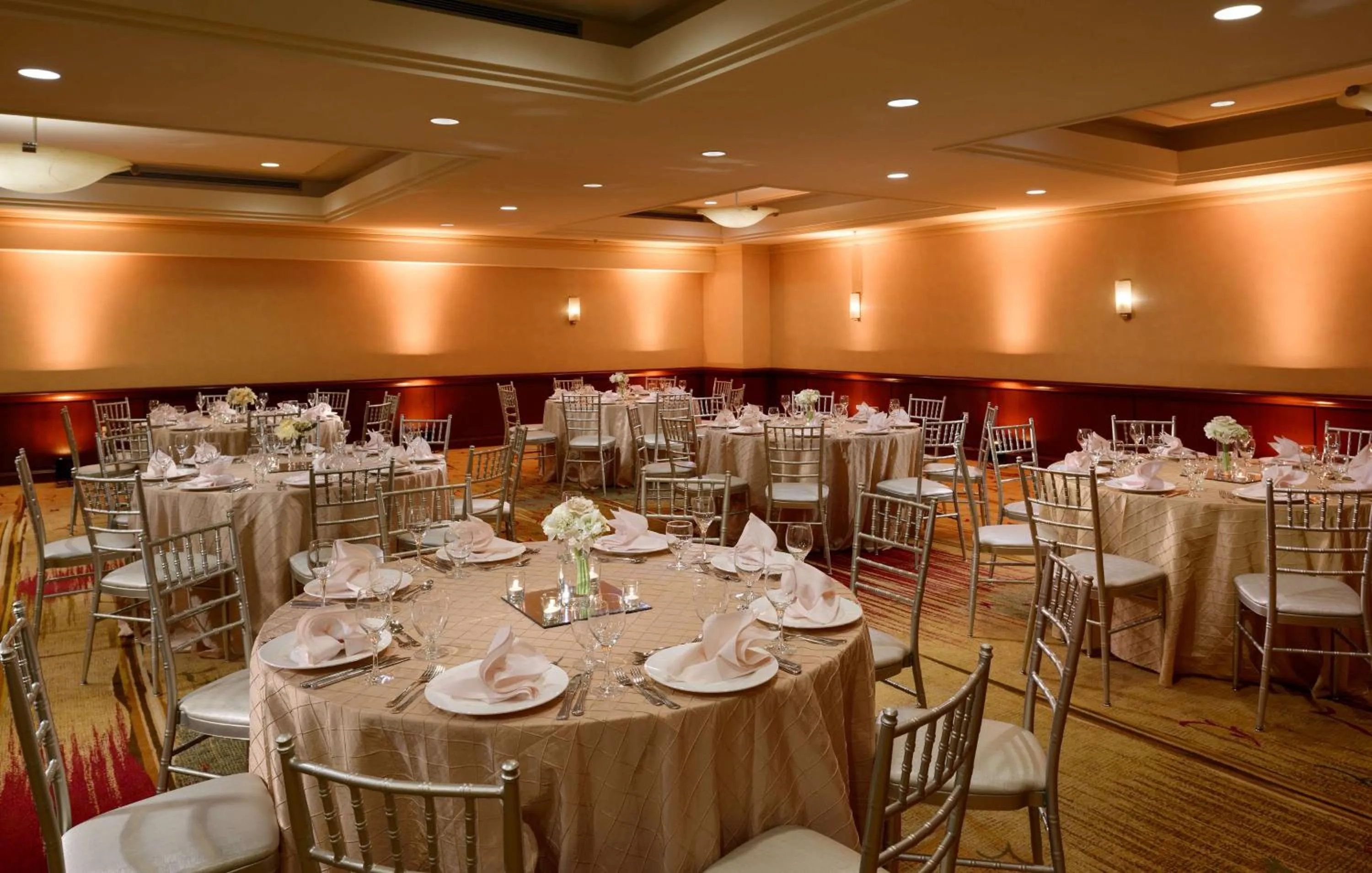 Dining area in Hilton Washington Dulles Airport