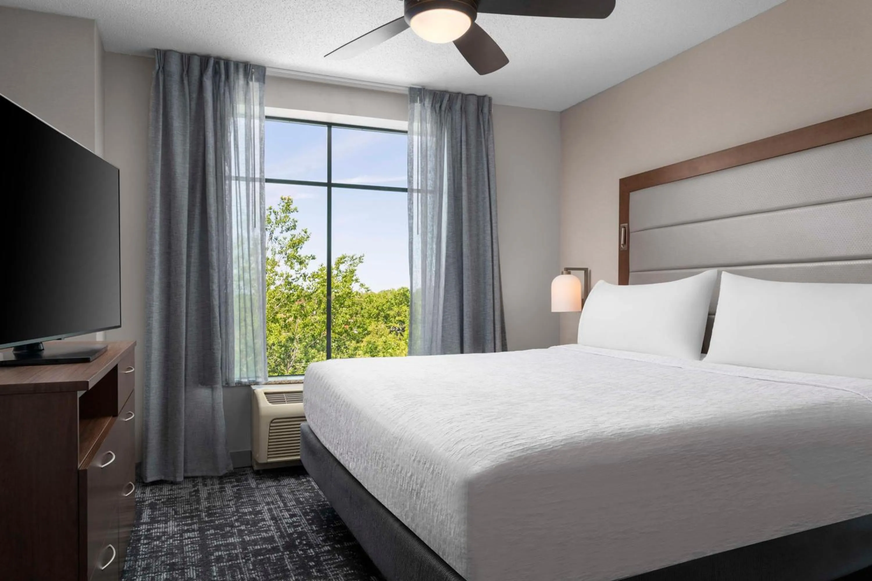 Bed in Homewood Suites by Hilton Hartford South-Glastonbury