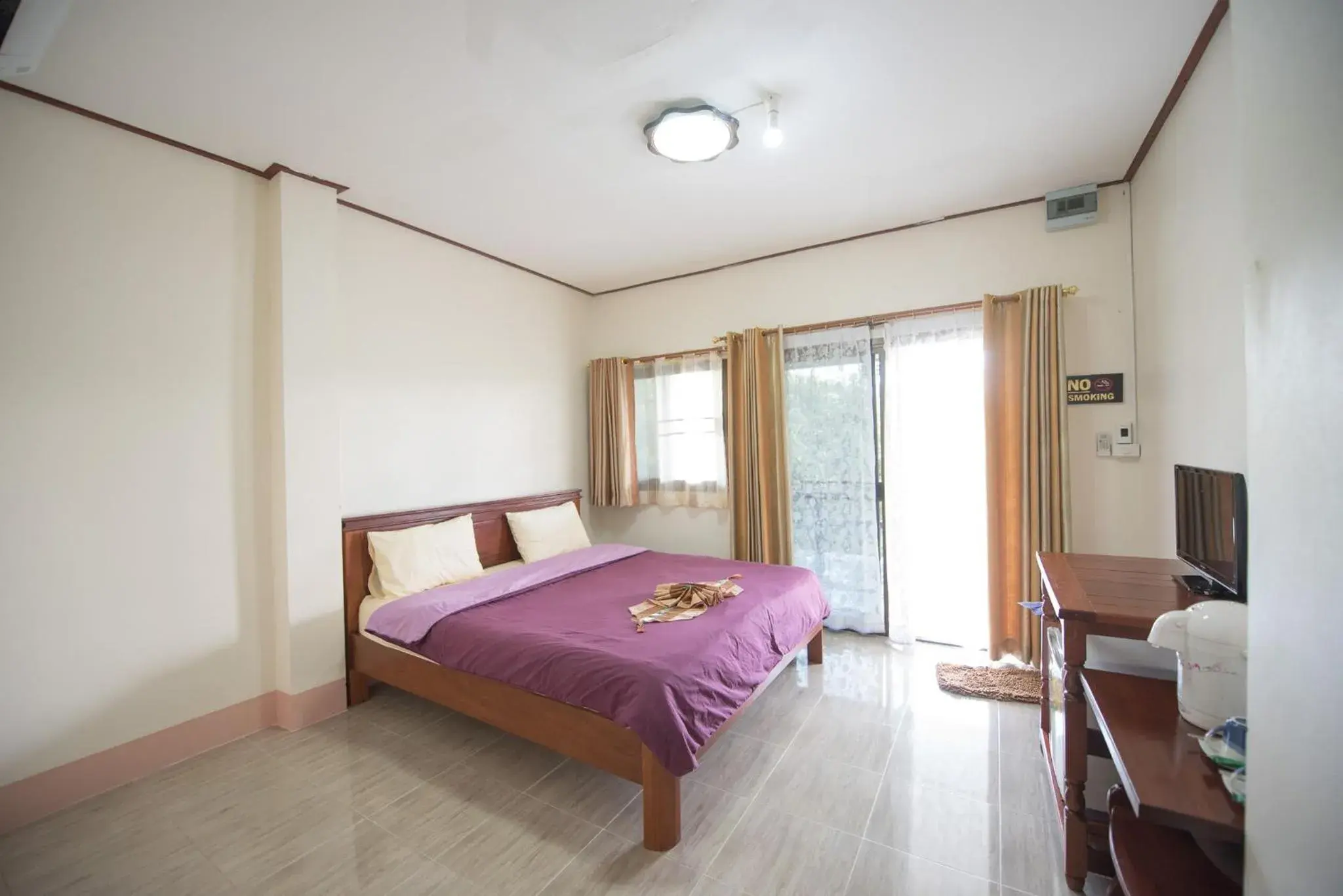 Budget Double Room in Mountain View House Budget Double Room in Mountain View House