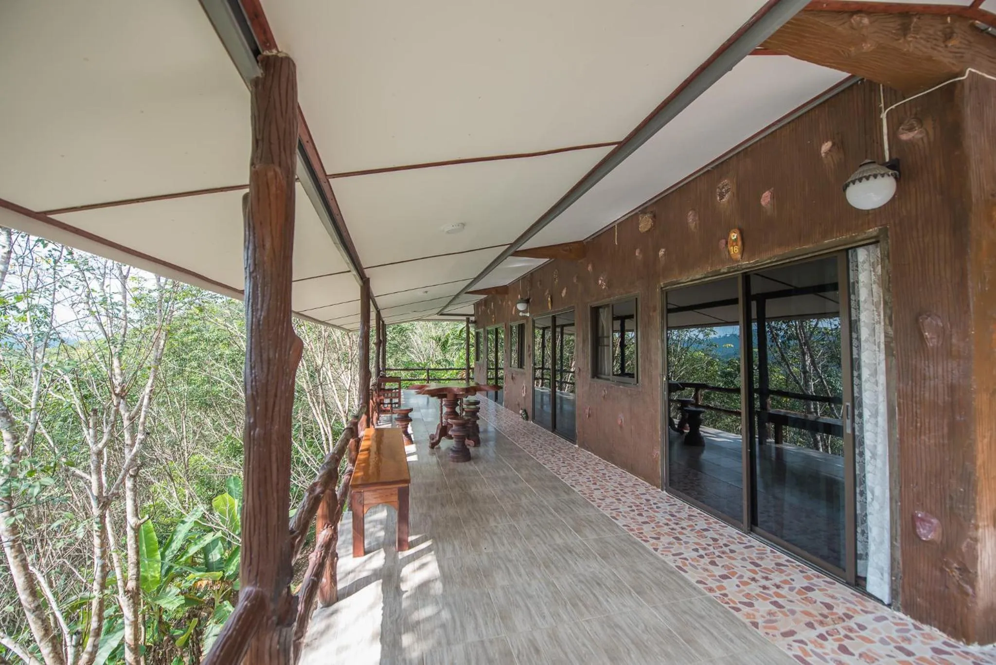 Facade/entrance in Mountain View House