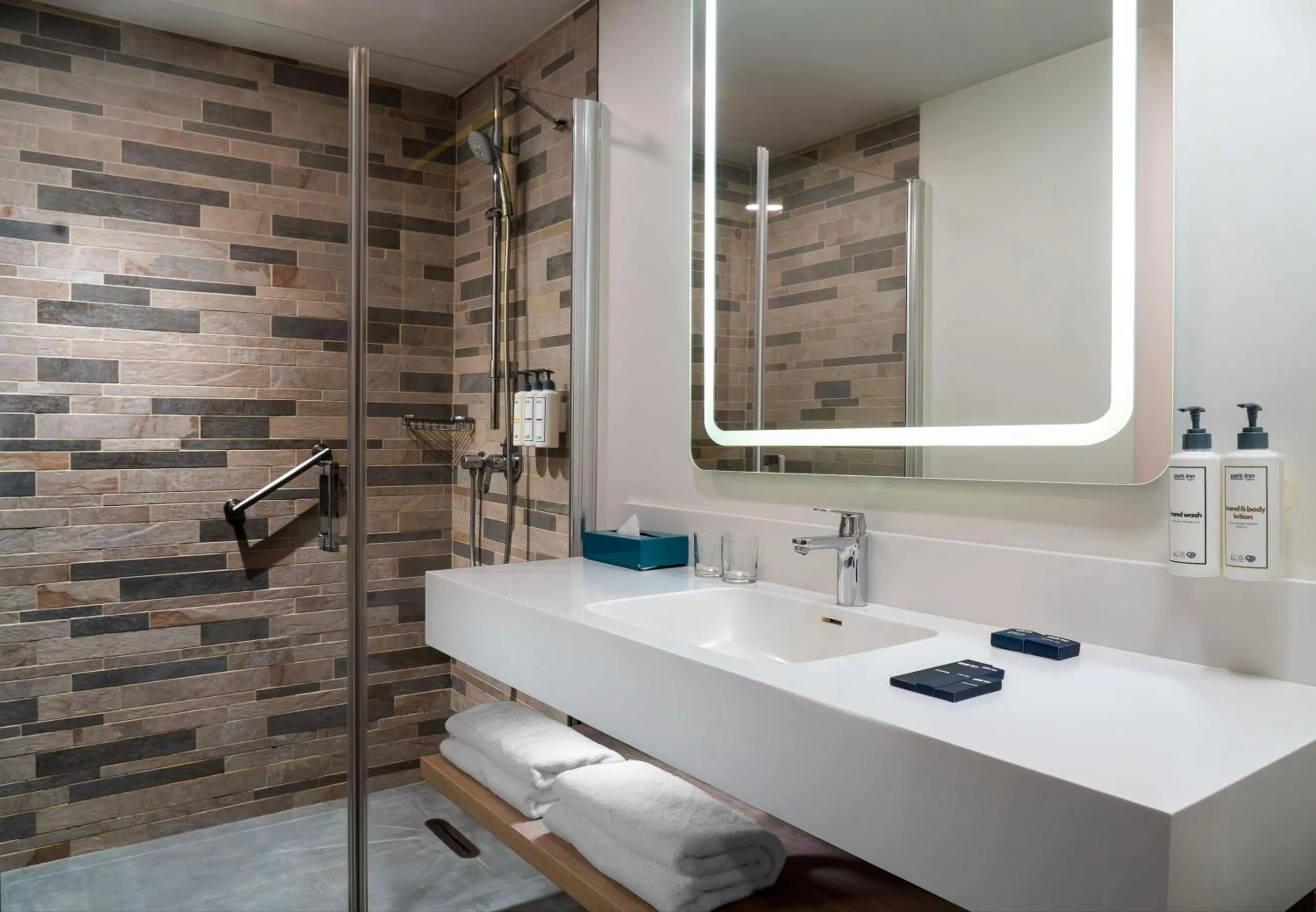 Bathroom in Park Inn by Radisson Istanbul Airport Odayeri