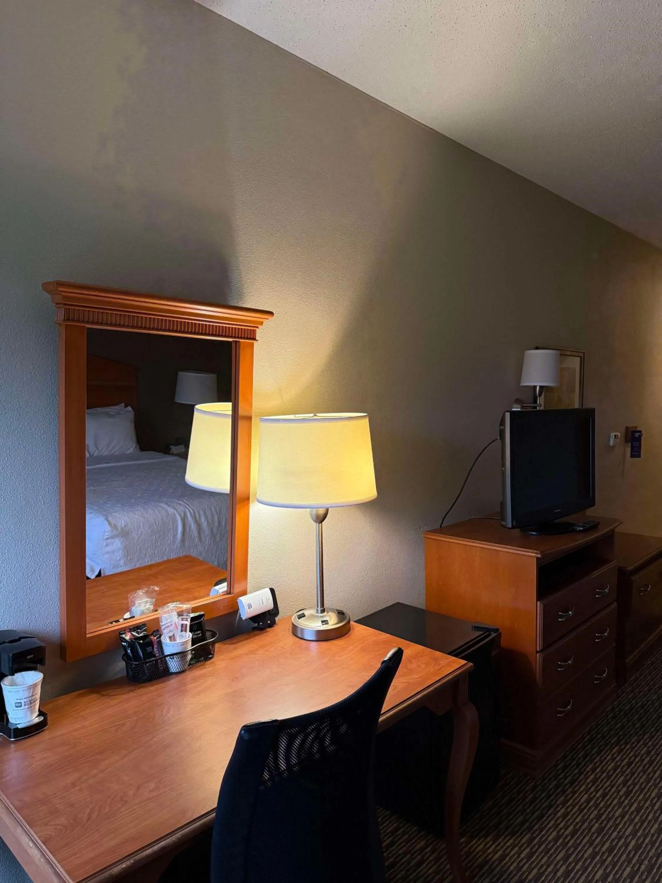 Bedroom, Bed in SureStay by Best Western Forsyth Decatur