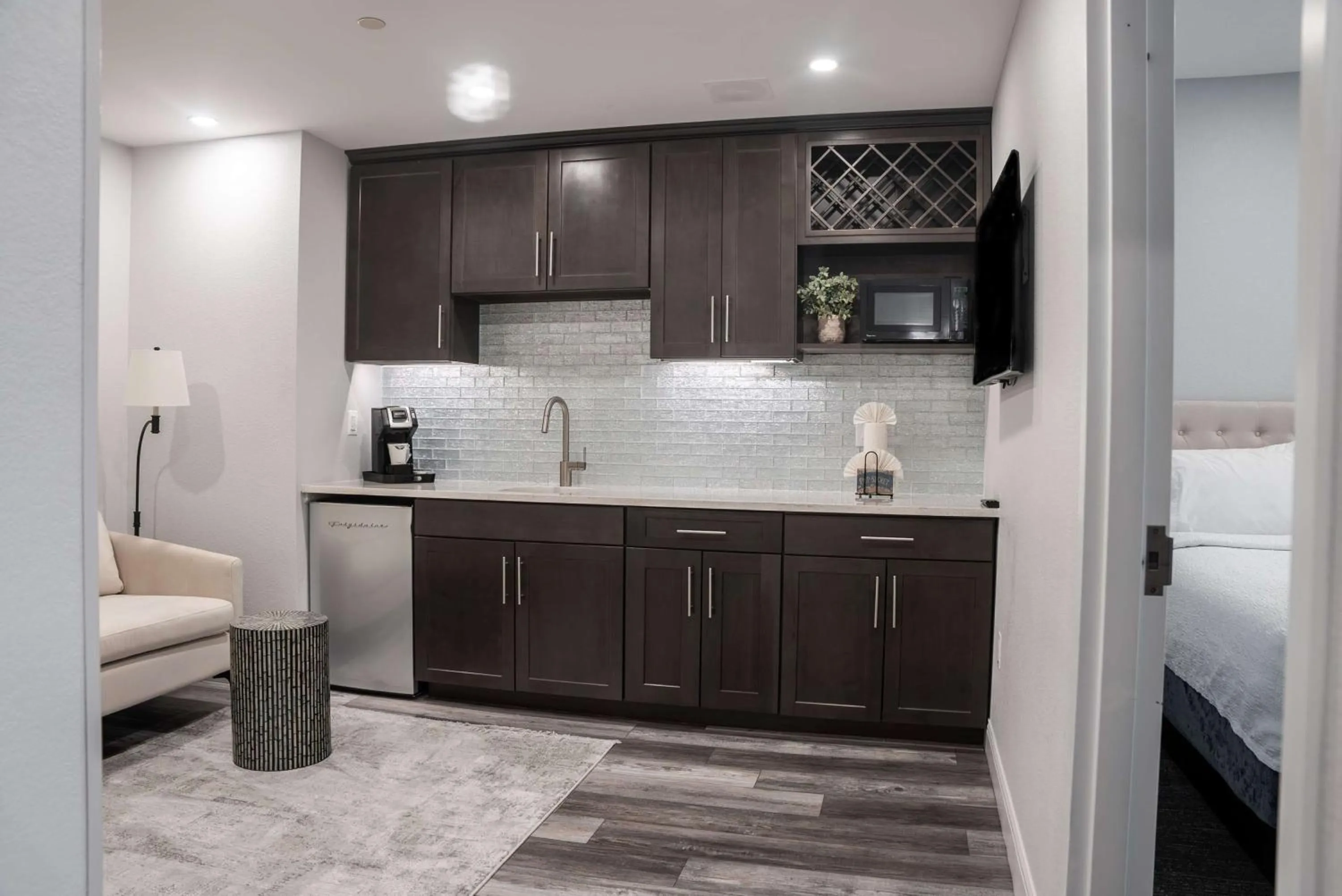 Kitchen or kitchenette, Bed in Hampton Inn & Suites Fairfield