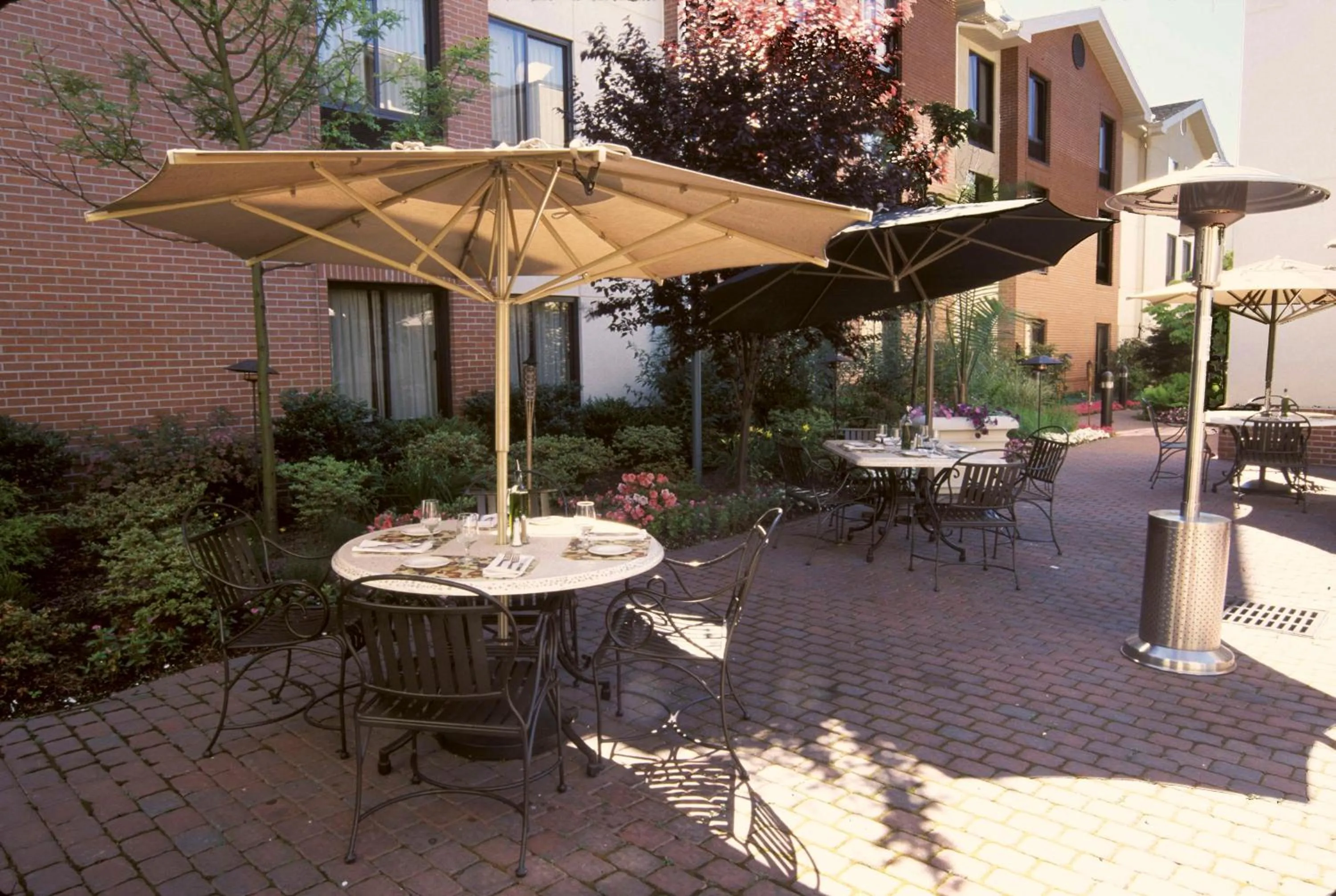Dining area in Hampton Inn & Suites Fairfield