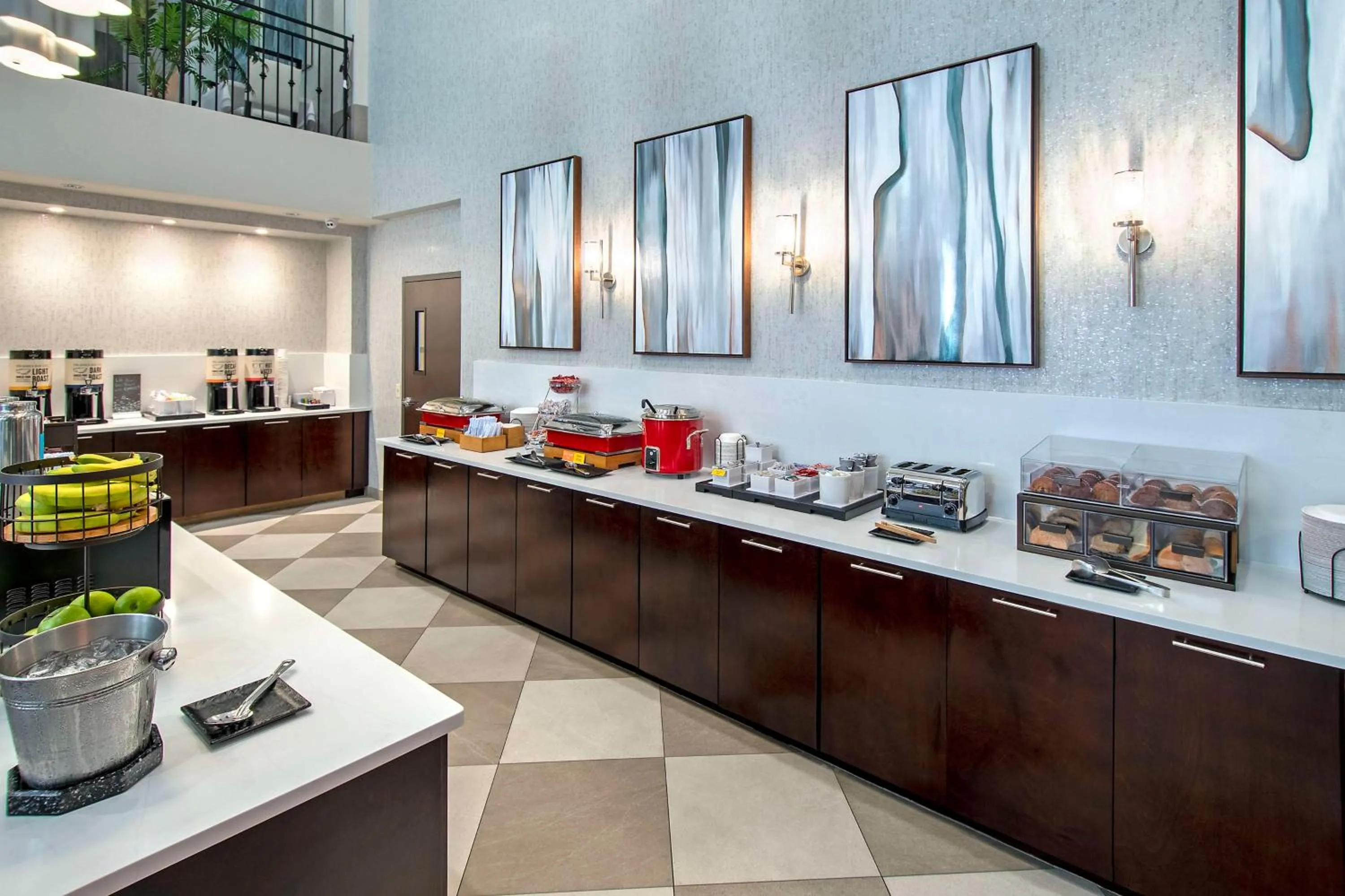 Breakfast in Hampton Inn & Suites Fairfield