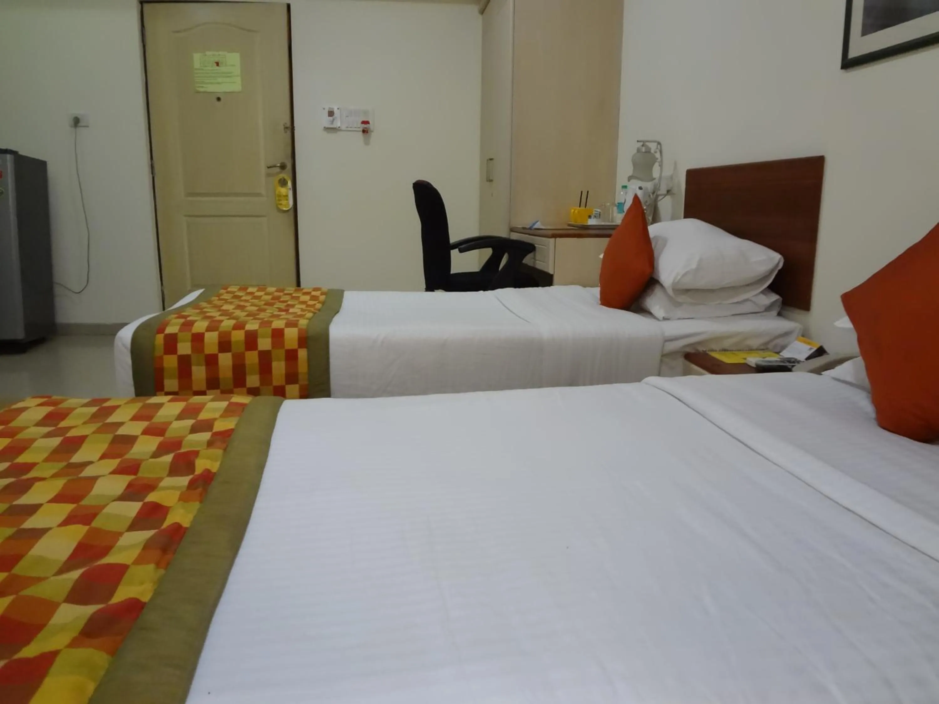 Photo of the whole room, Bed in Keys Select by Lemon Tree Hotels, Nestor, Mumbai