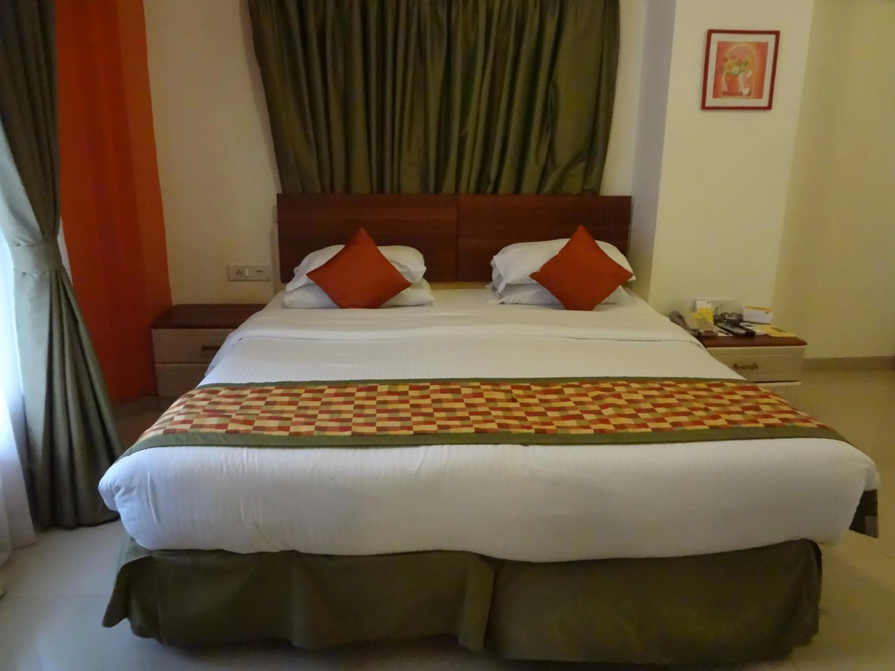 Photo of the whole room, Bed in Keys Select by Lemon Tree Hotels, Nestor, Mumbai