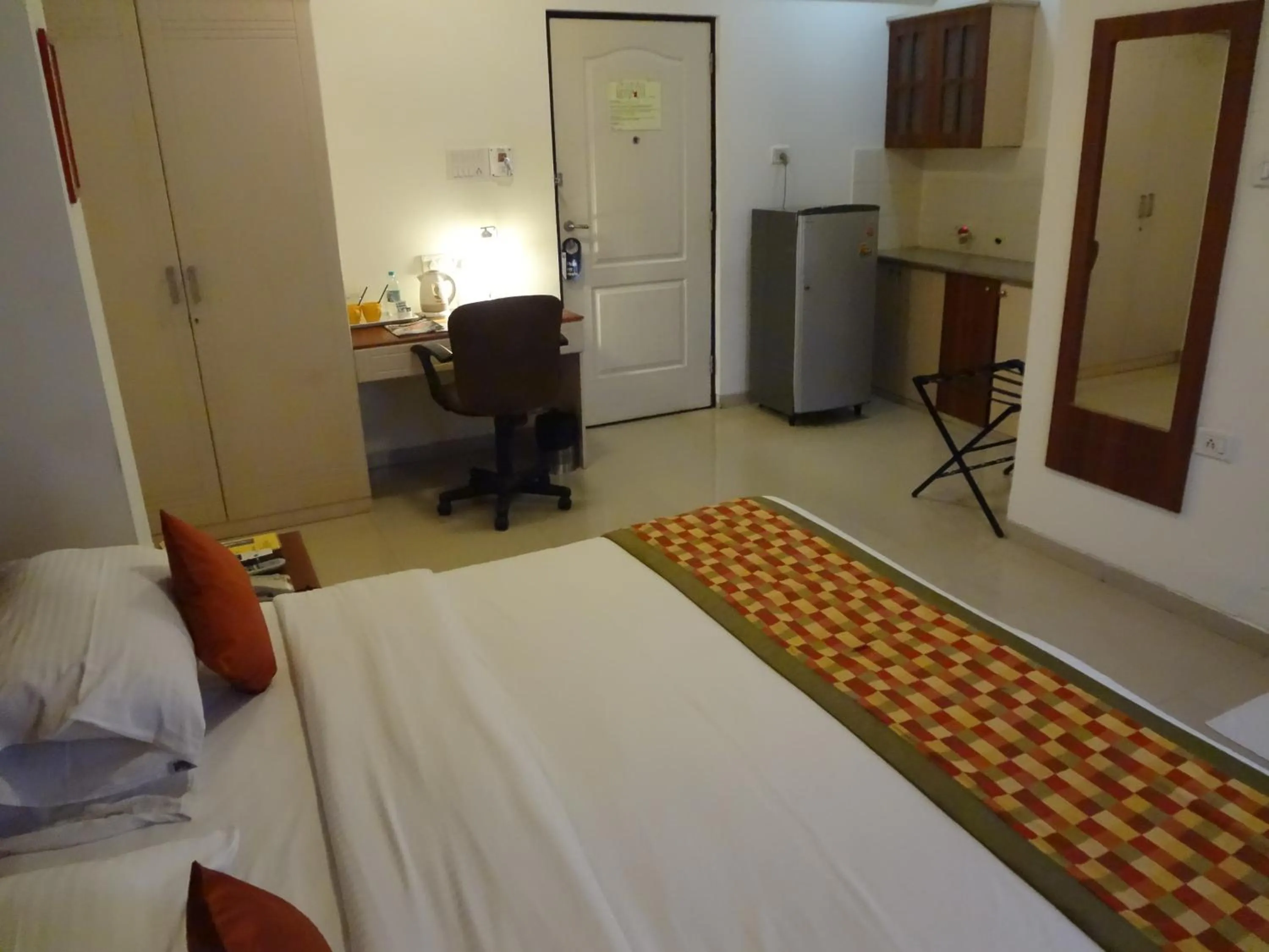 Photo of the whole room, Bed in Keys Select by Lemon Tree Hotels, Nestor, Mumbai