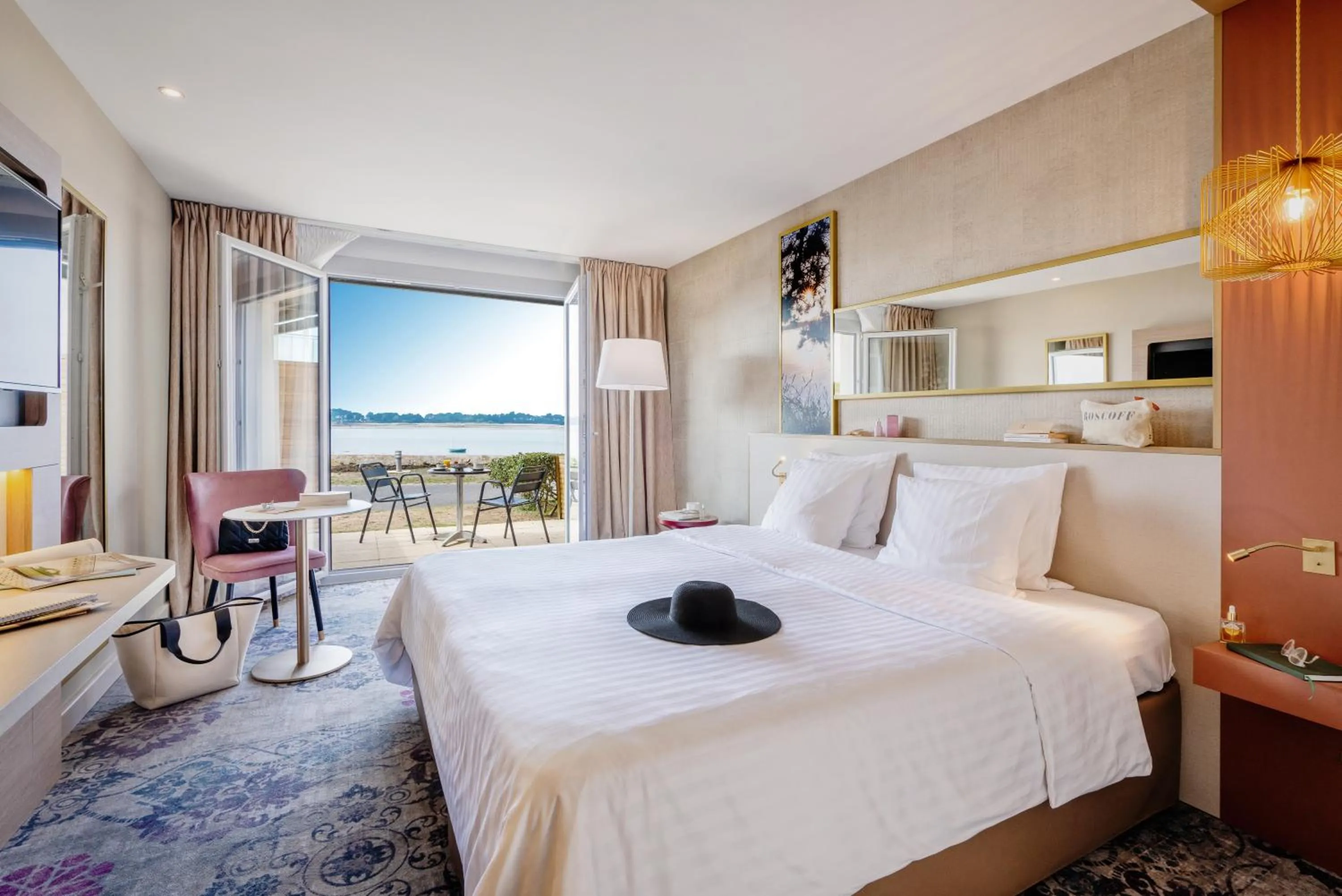 Bed in Hôtel Valdys Thalasso & Spa - Beau rivage