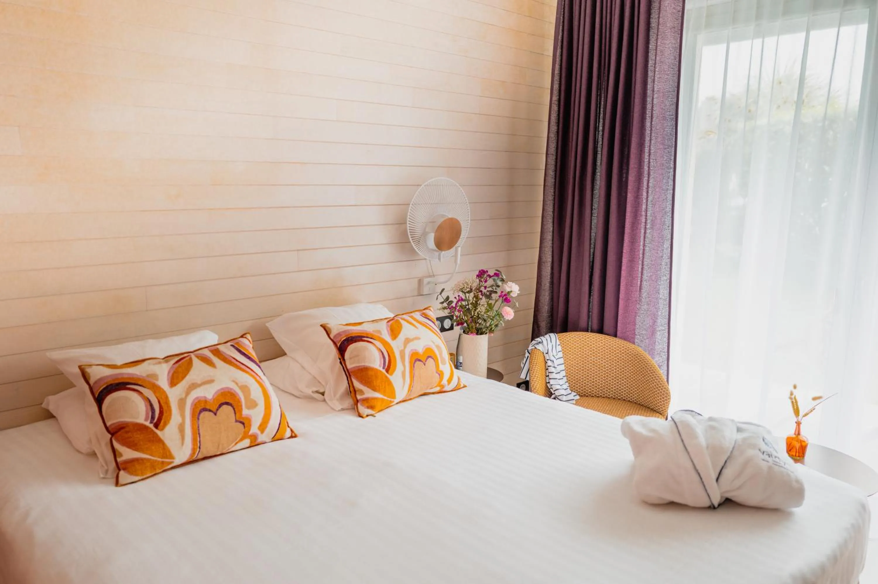 Bed in Hôtel Valdys Thalasso & Spa - Beau rivage