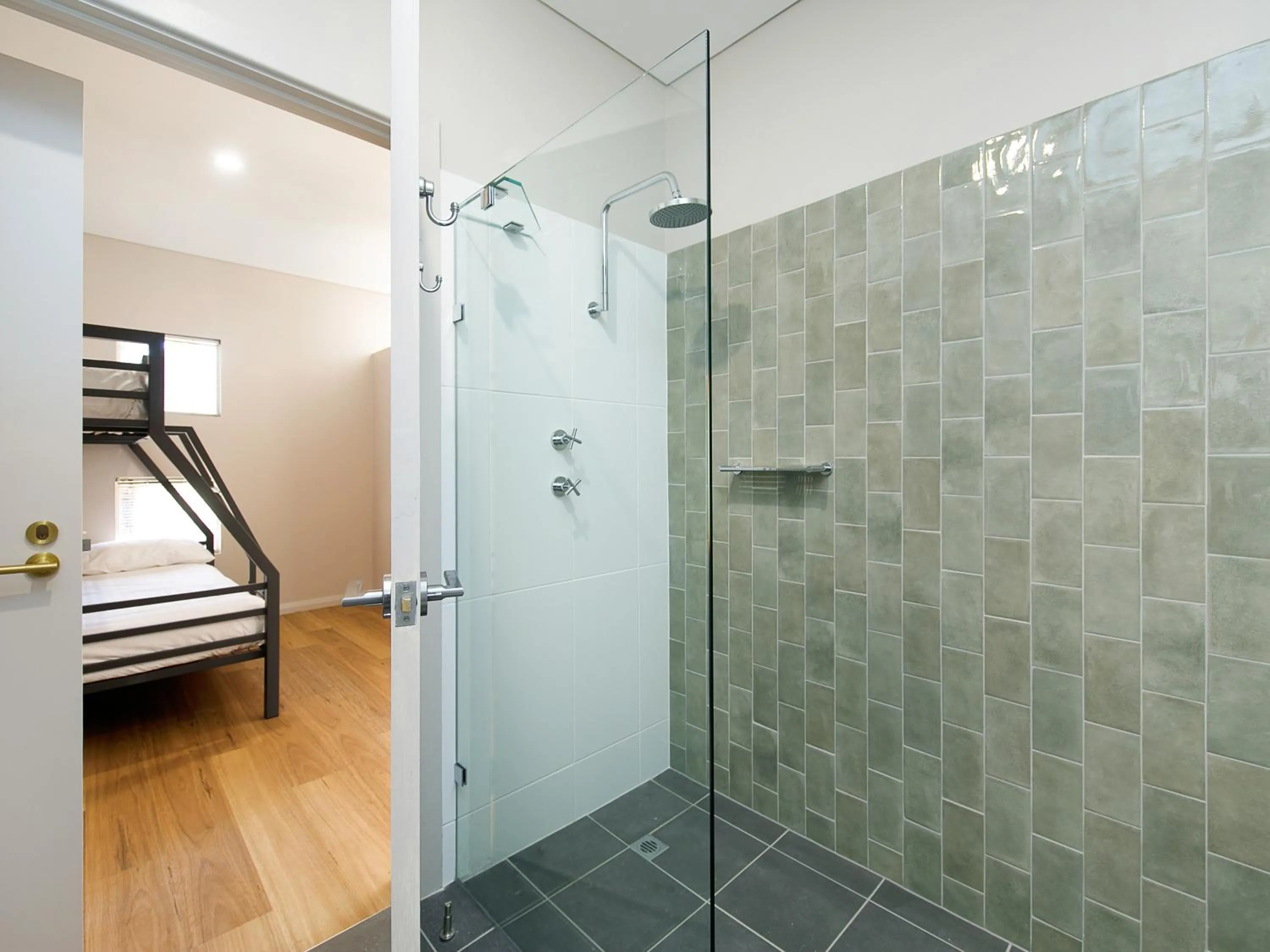 Bathroom, Bed in Discovery Resorts - Wilpena Pound