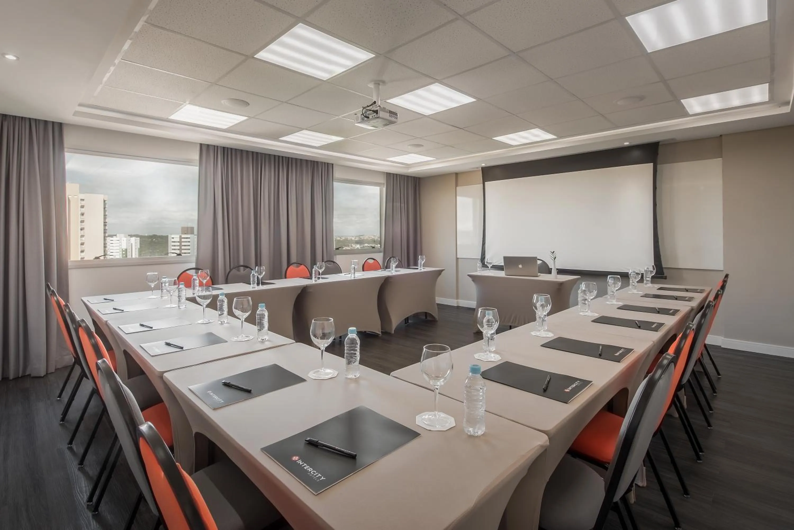 Meeting/conference room in Intercity Bauru
