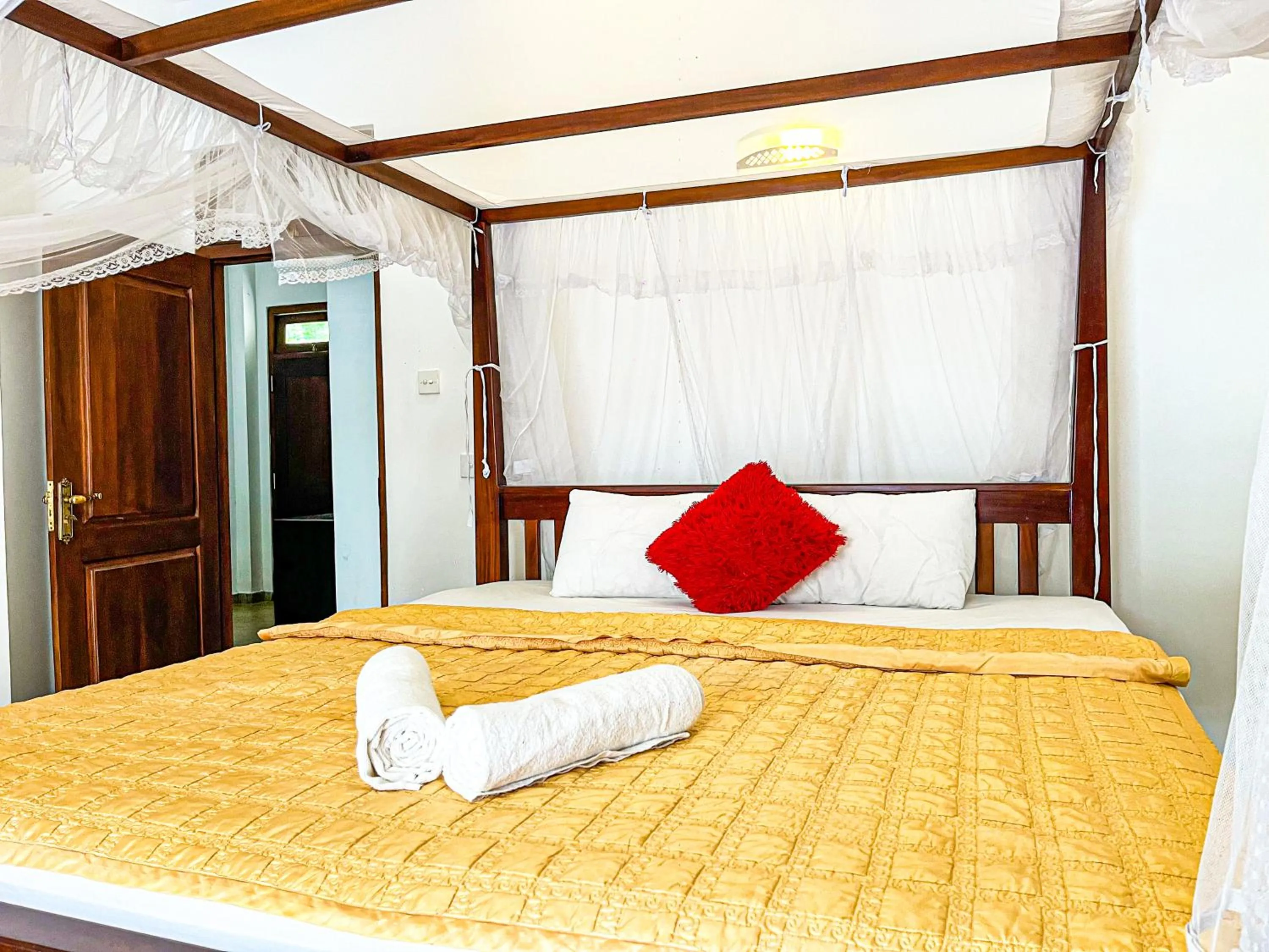 Photo of the whole room, Bed in Galle Camellia