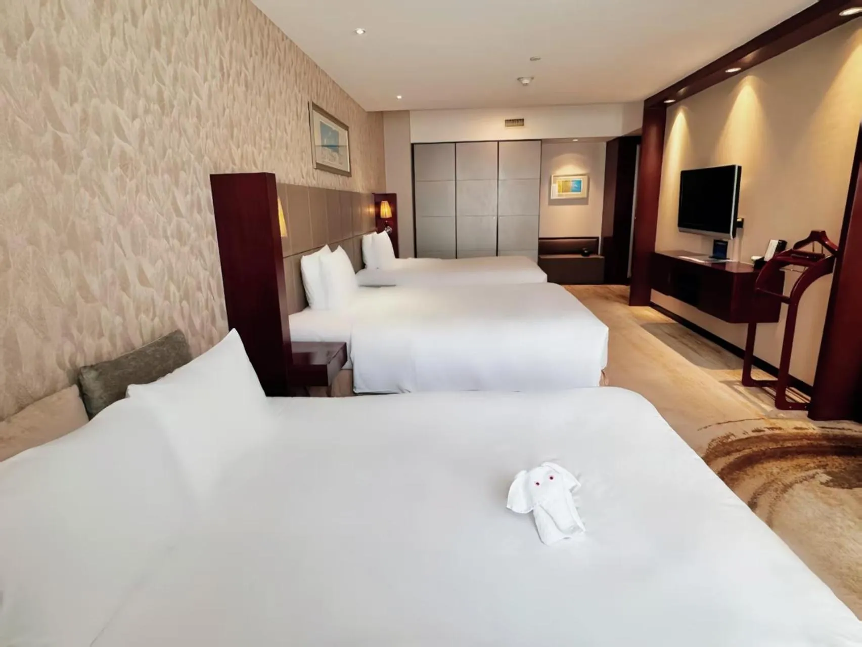 Bed in Crowne Plaza Beijing Zhongguancun by IHG
