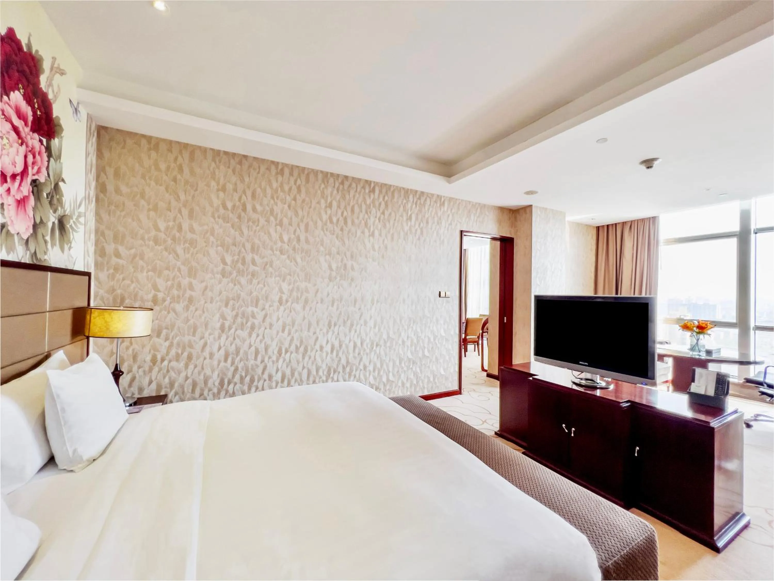 Photo of the whole room, Bed in Crowne Plaza Beijing Zhongguancun by IHG